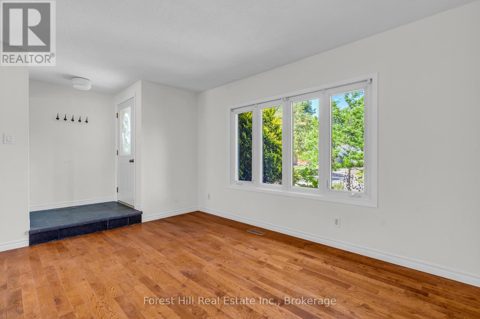 15 Homestead Place, Kitchener, Ontario  N2N 1Z1 - Photo 6 - X12465587