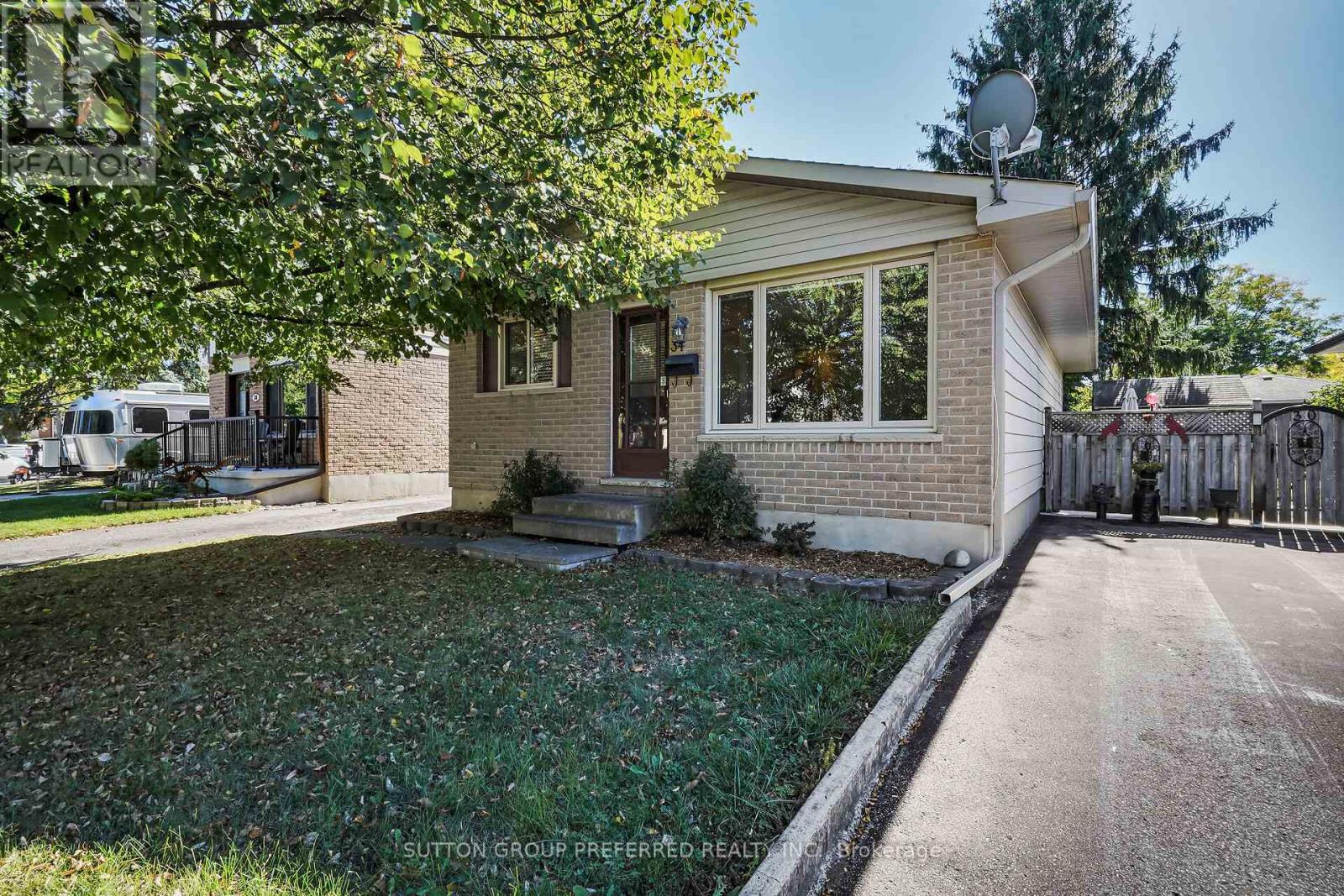 34 Hearthside Place, London East, Ontario  N5V 3N1 - Photo 3 - X12465583