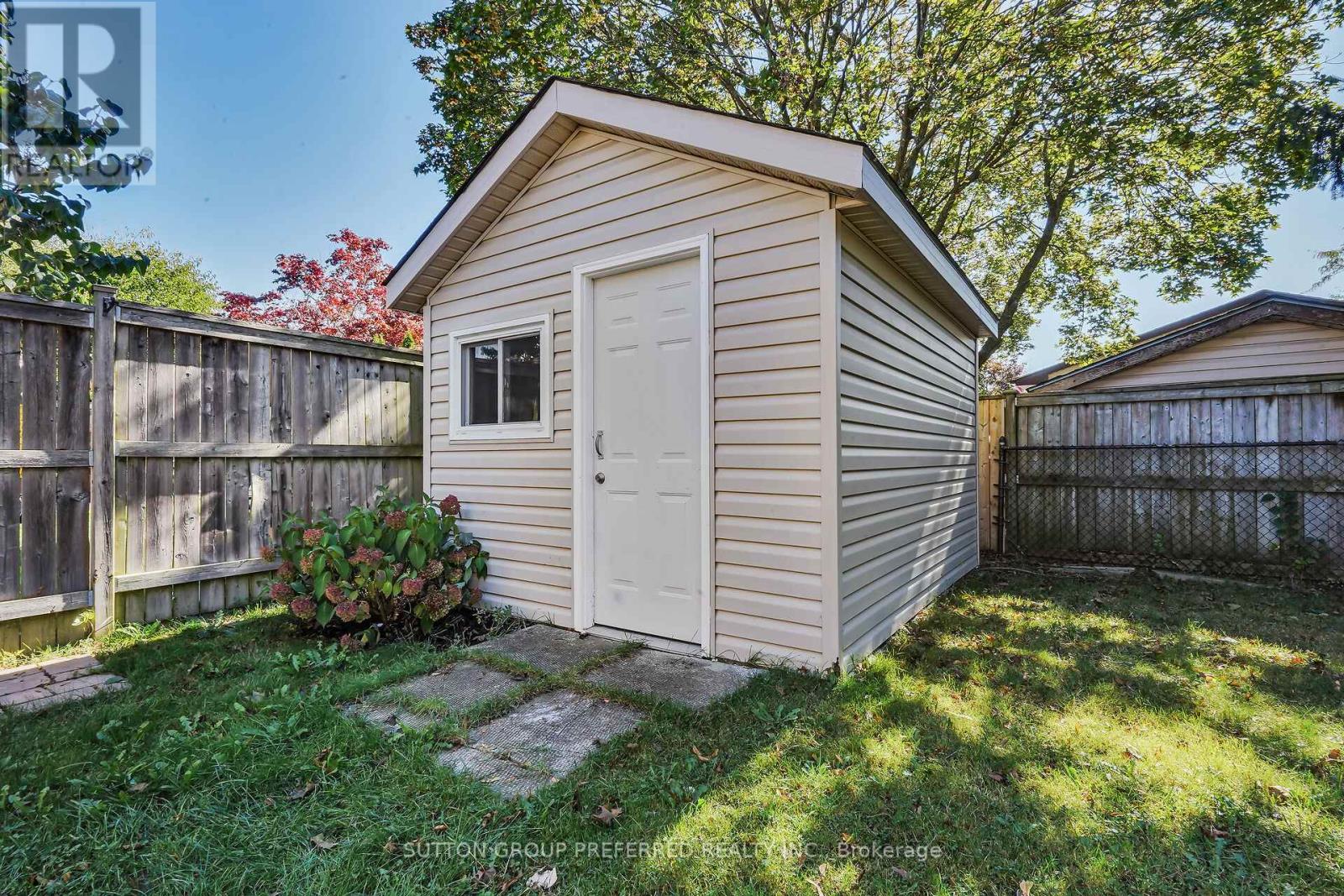 34 Hearthside Place, London East, Ontario  N5V 3N1 - Photo 32 - X12465583