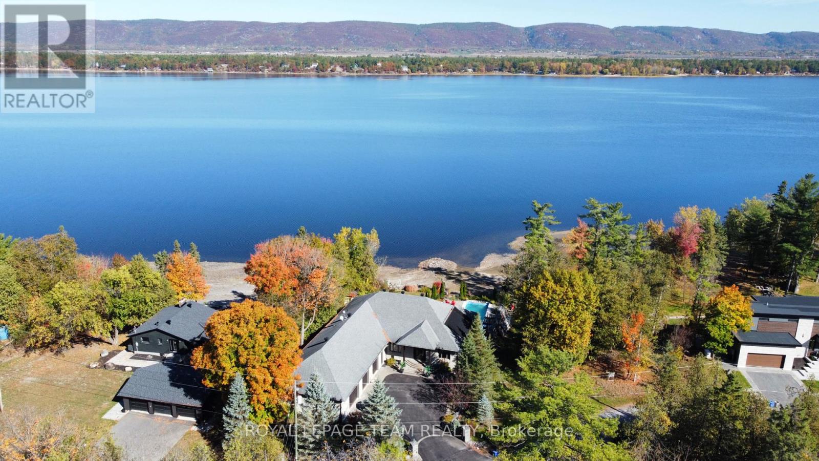 Ottawa House for sale:  5 bedroom 2,500 sq.ft. (Listed 2025-10-16)