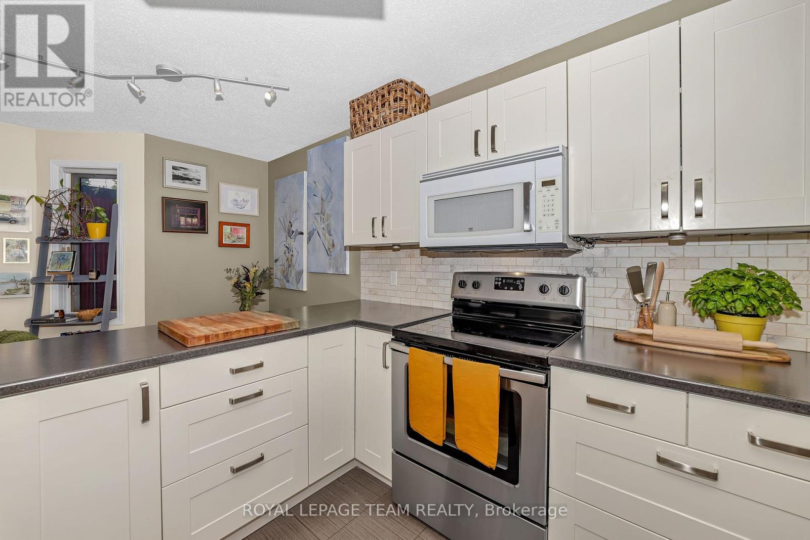 9 - 518 Lisgar Street, Ottawa, Ontario  K1R 5H5 - Photo 8 - X12465519