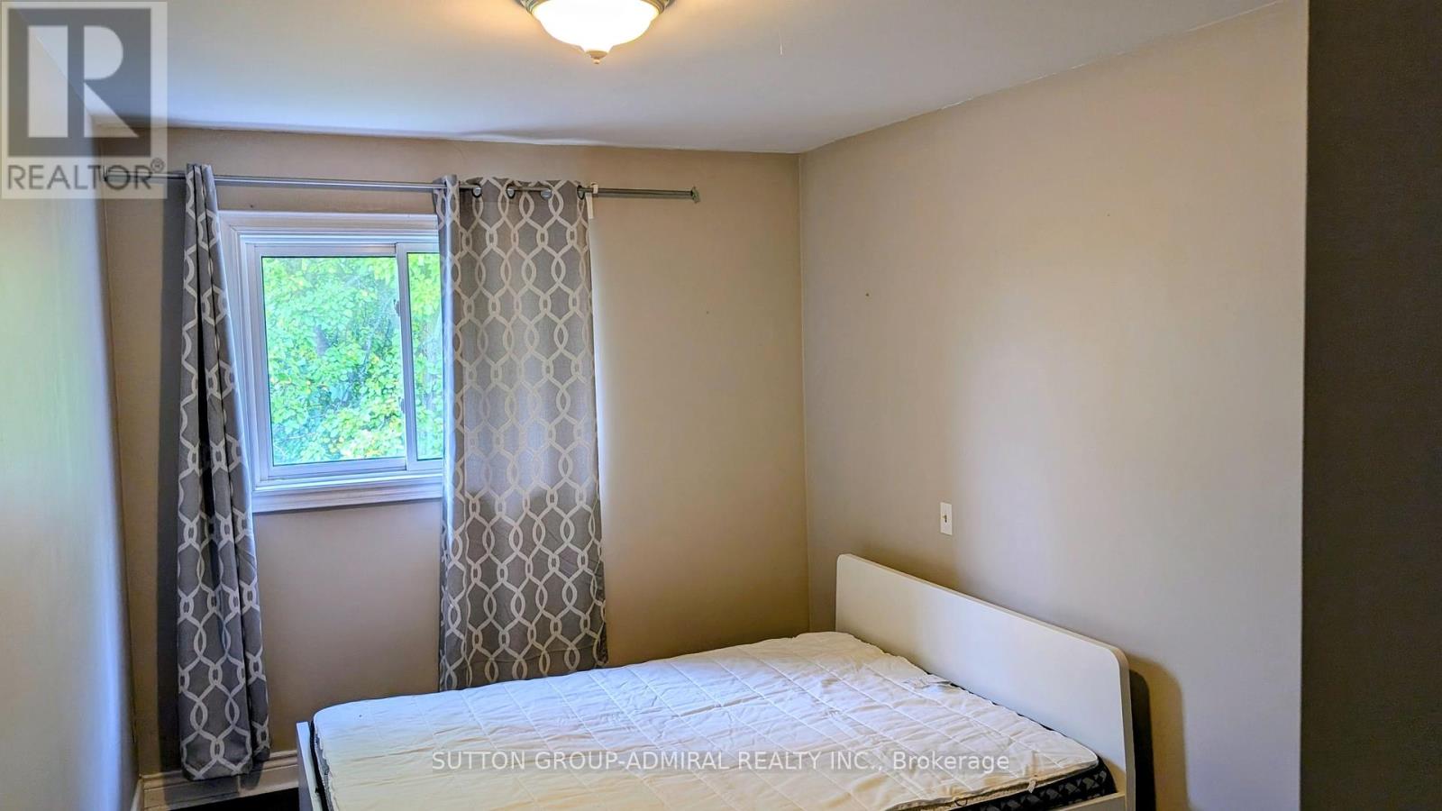 Upper - 214 Park Lawn Road, Toronto (Stonegate-Queensway), Ontario  M8Y 3J4 - Photo 5 - W12450949