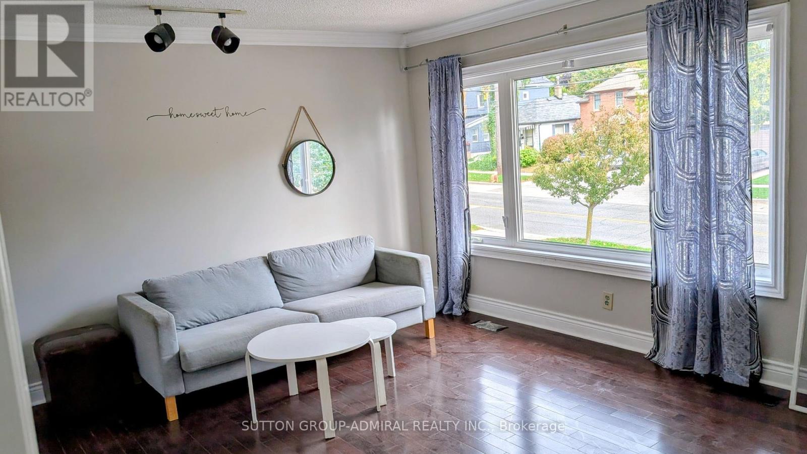 Upper - 214 Park Lawn Road, Toronto (Stonegate-Queensway), Ontario  M8Y 3J4 - Photo 2 - W12450949