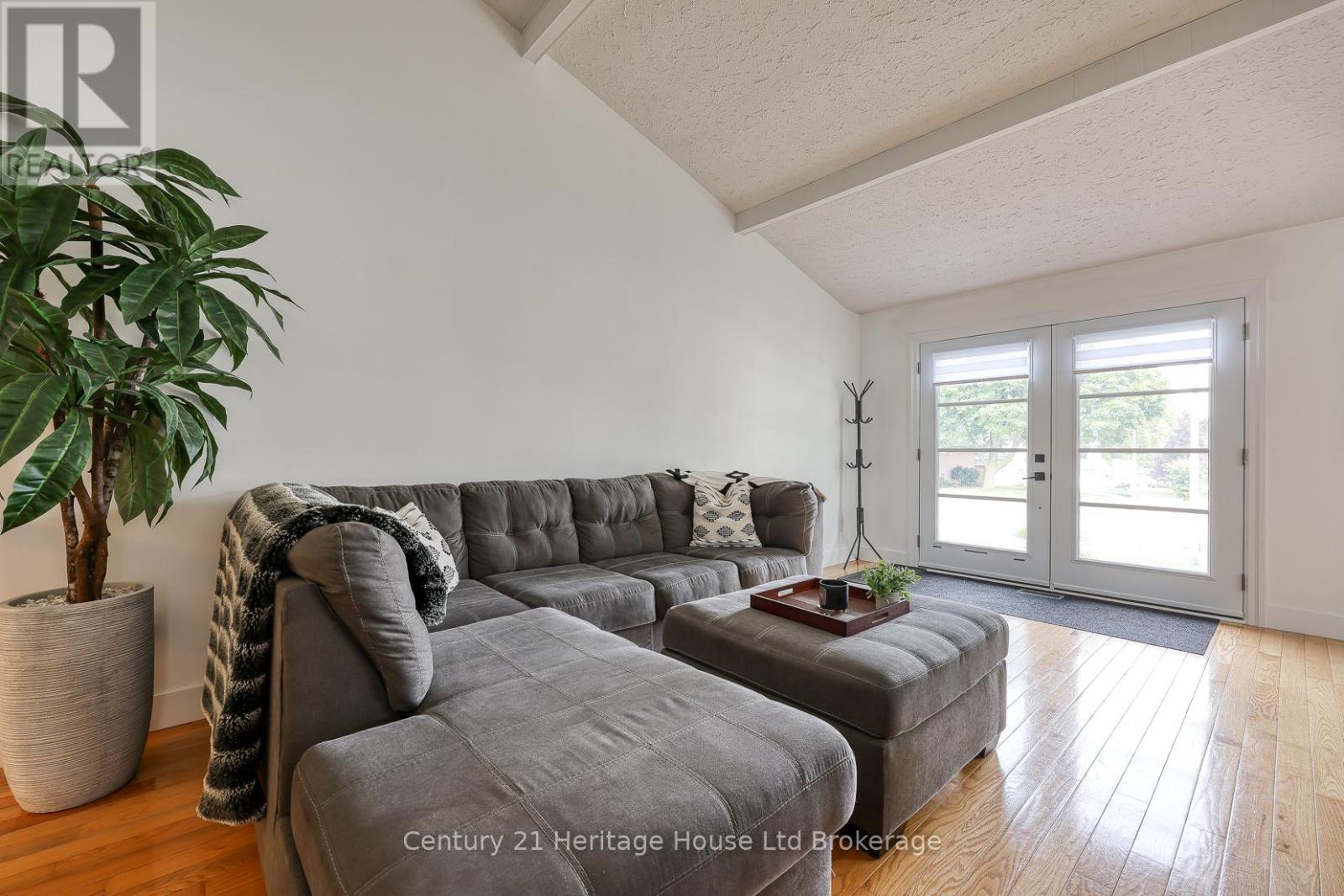 275 Cartier Drive N, Woodstock, Ontario  N4S 7T9 - Photo 5 - X12465529