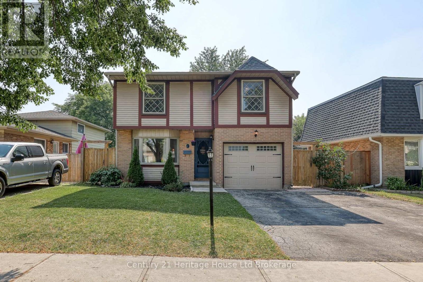 9 EDMUNDS CRESCENT, London South, Ontario
