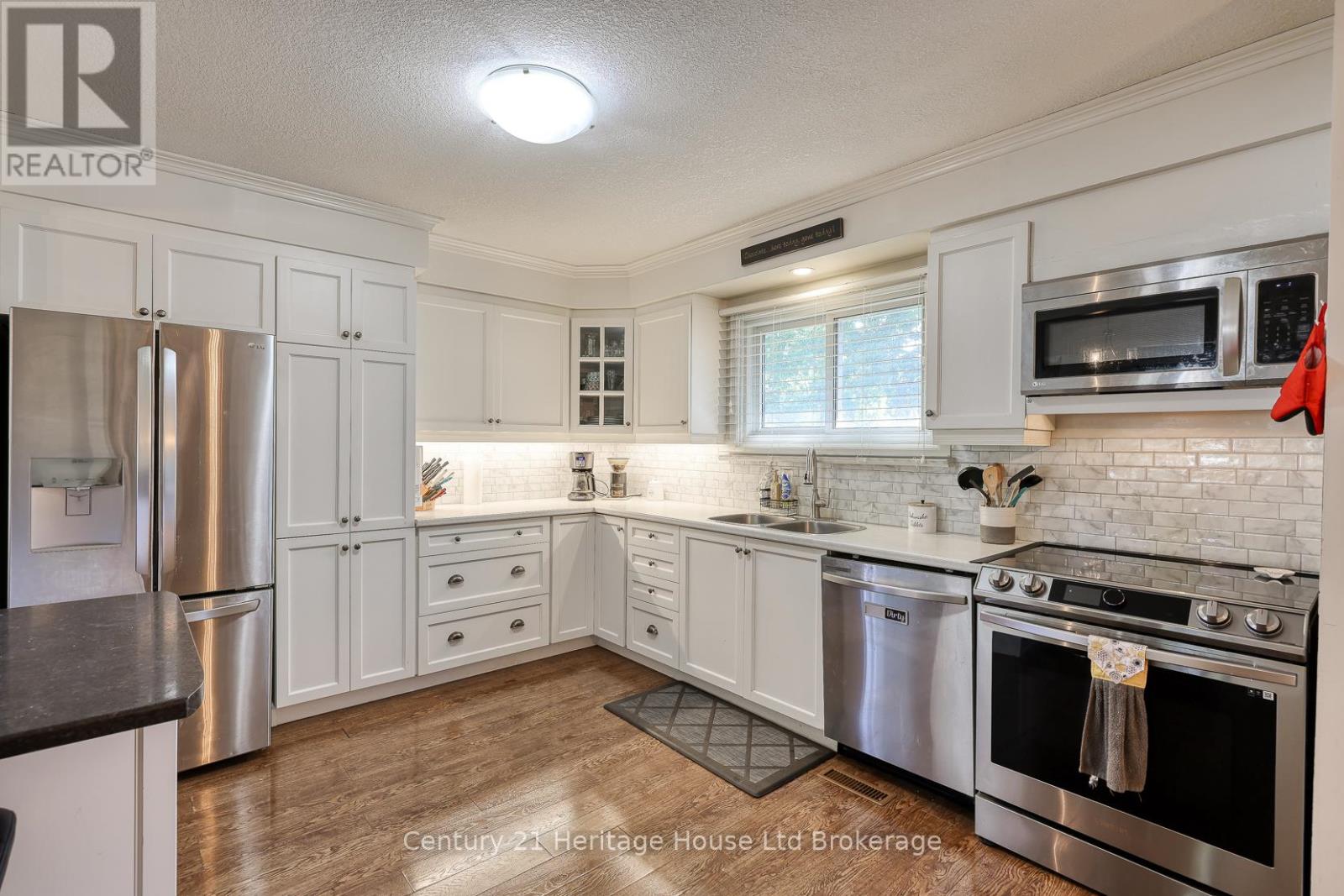9 Edmunds Crescent, London South, Ontario  N5Z 4J1 - Photo 10 - X12465531