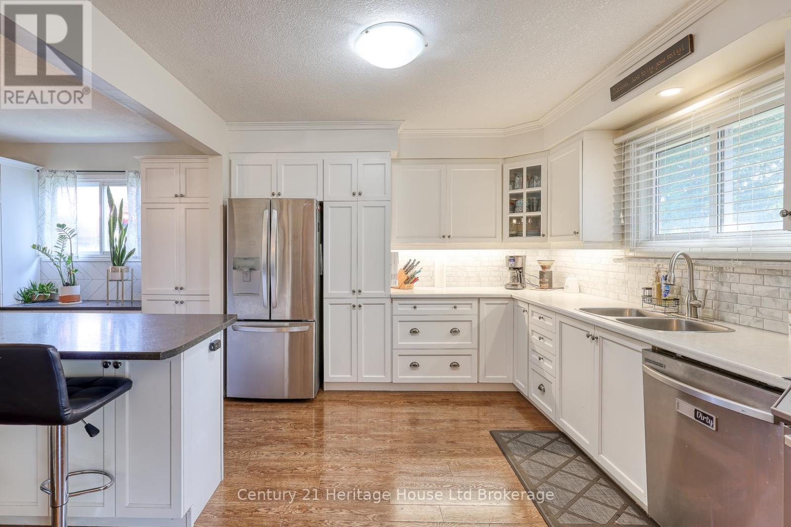 9 Edmunds Crescent, London South, Ontario  N5Z 4J1 - Photo 11 - X12465531