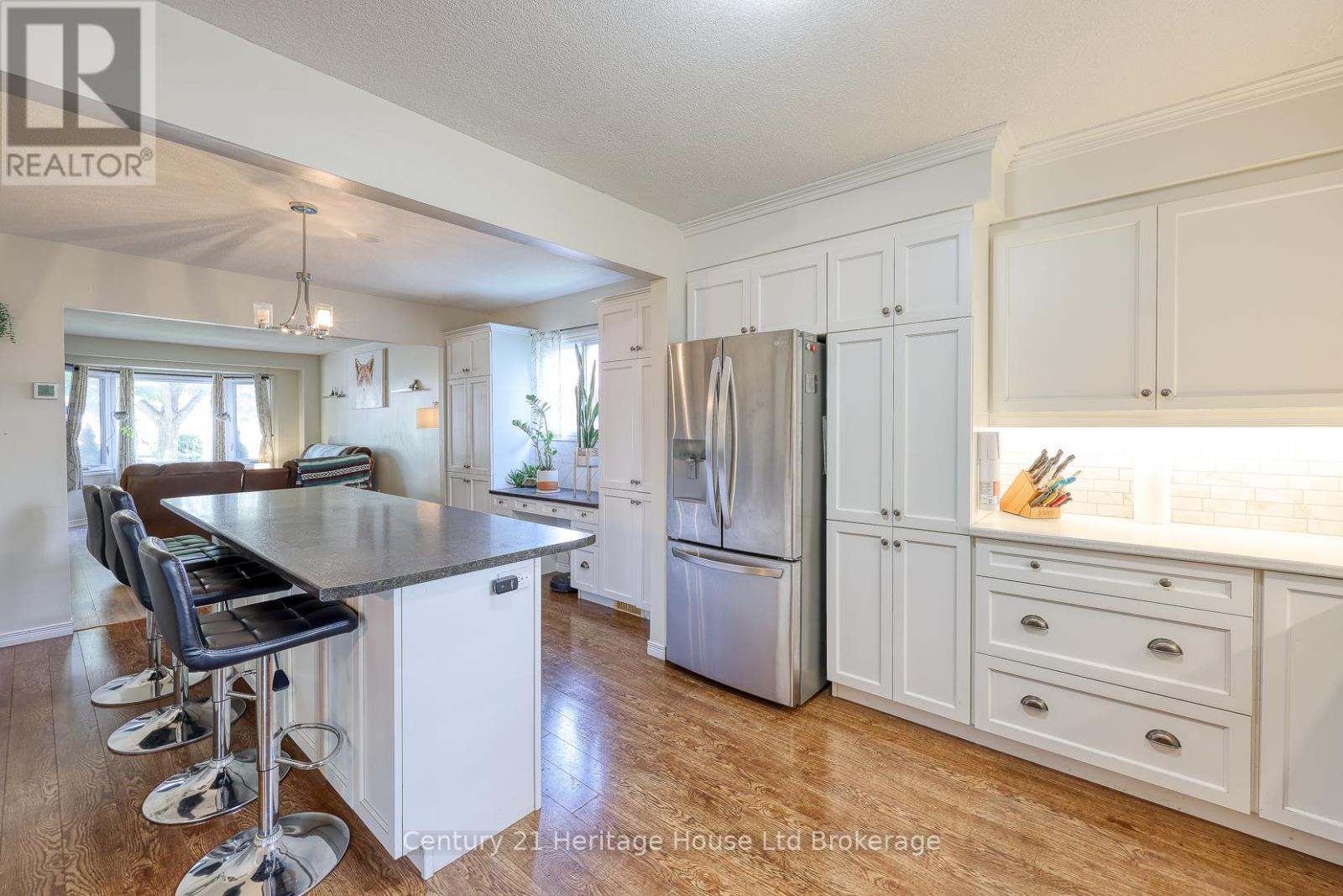 9 Edmunds Crescent, London South, Ontario  N5Z 4J1 - Photo 12 - X12465531