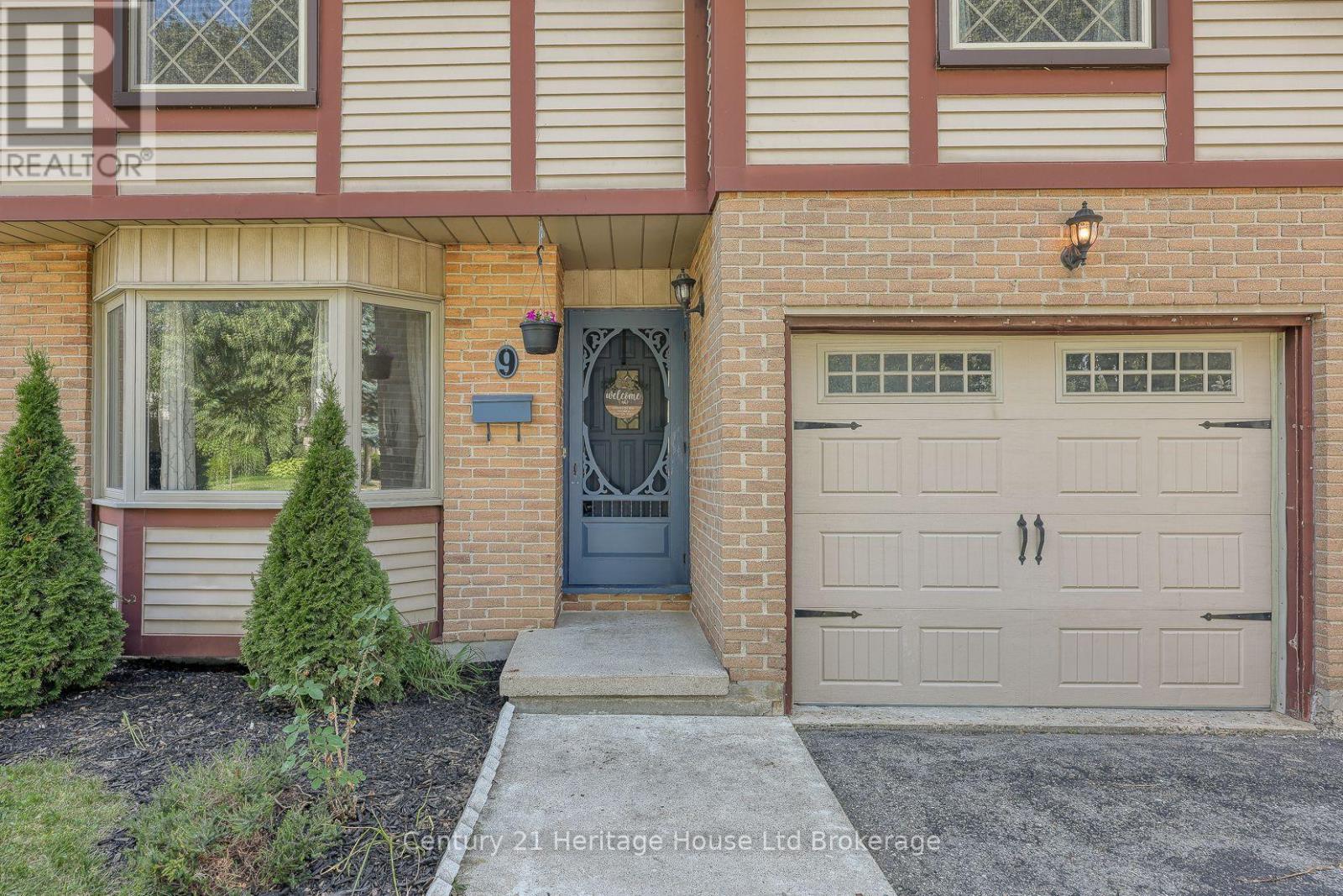 9 Edmunds Crescent, London South, Ontario  N5Z 4J1 - Photo 2 - X12465531