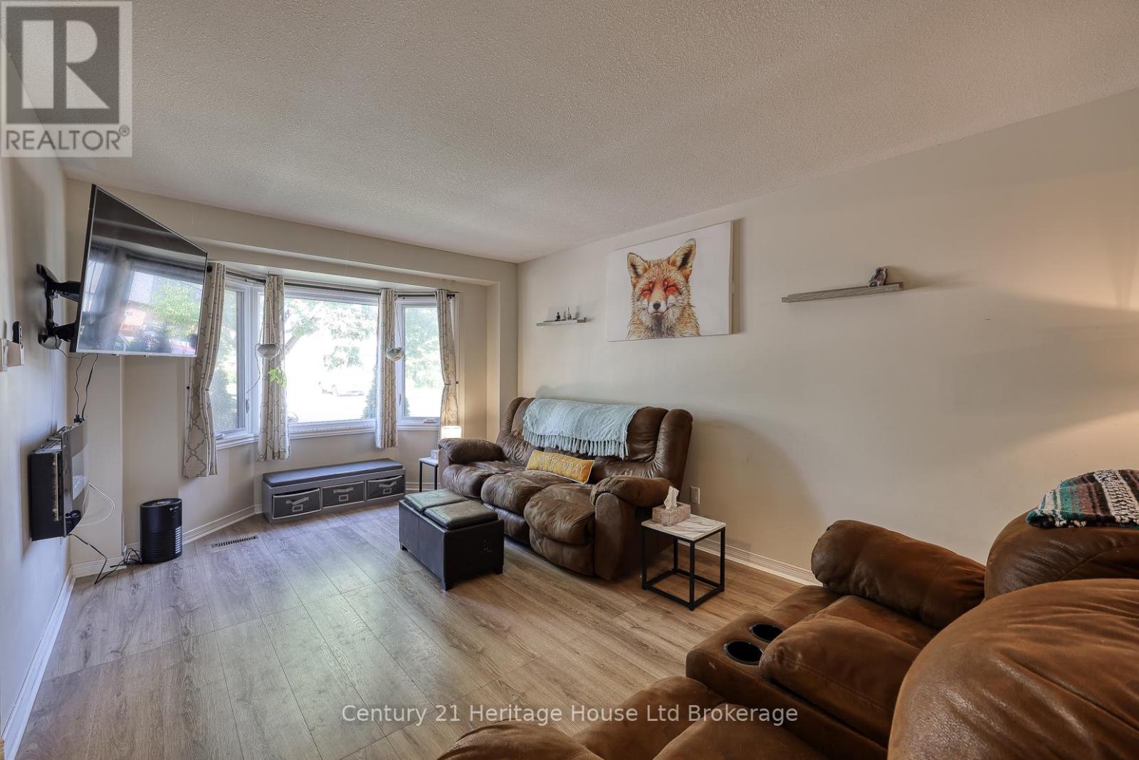 9 Edmunds Crescent, London South, Ontario  N5Z 4J1 - Photo 5 - X12465531