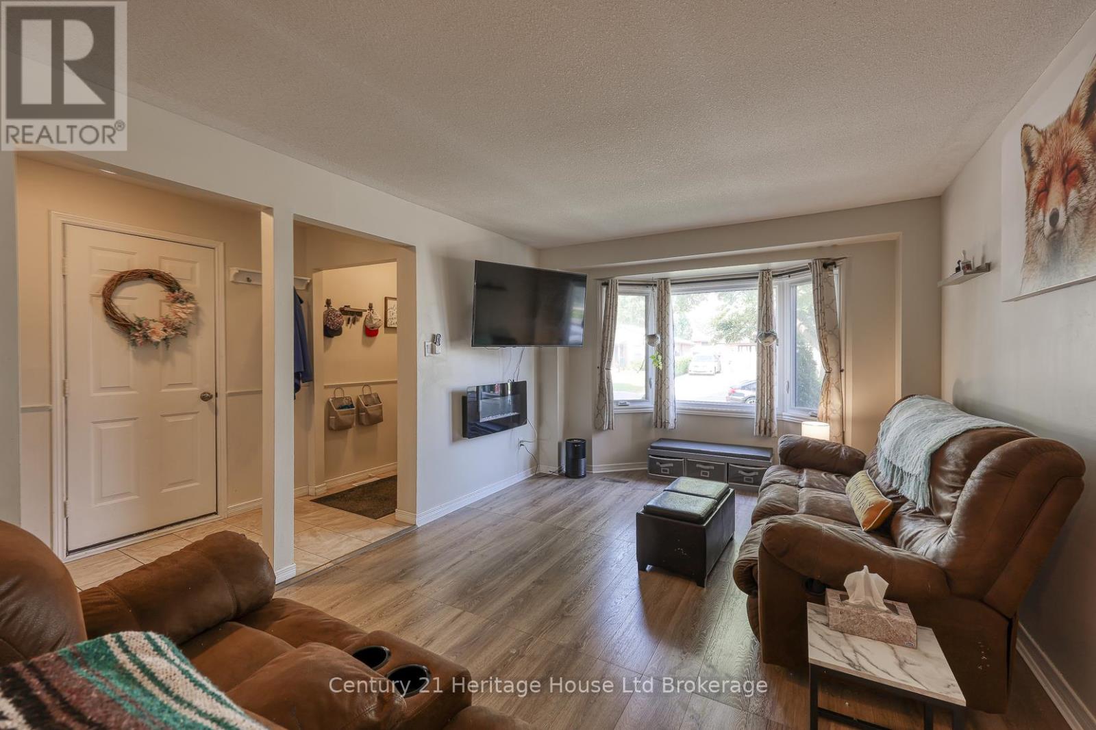 9 Edmunds Crescent, London South, Ontario  N5Z 4J1 - Photo 6 - X12465531