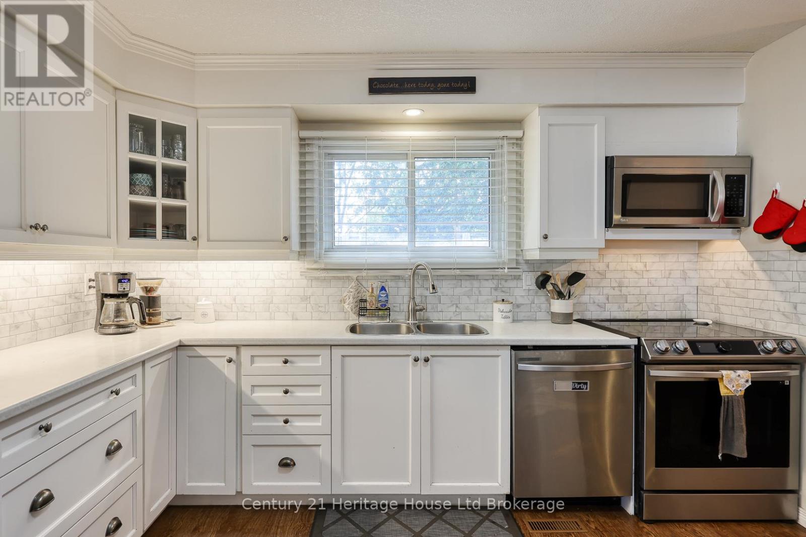 9 Edmunds Crescent, London South, Ontario  N5Z 4J1 - Photo 8 - X12465531