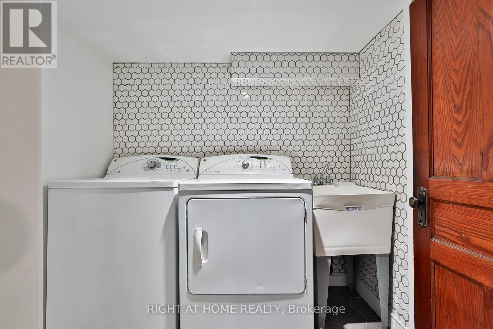 230 Milverton Boulevard, Toronto, Ontario  M4J 1V5 - Photo 27 - E12461748