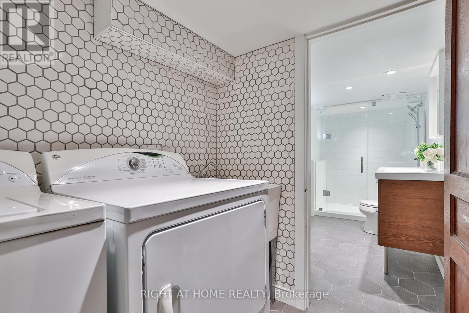 230 Milverton Boulevard, Toronto, Ontario  M4J 1V5 - Photo 28 - E12461748
