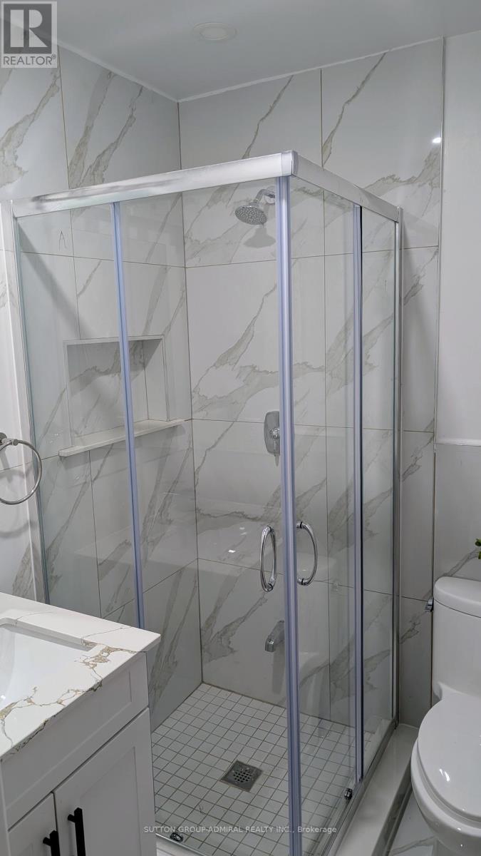 Upper - 214 Park Lawn Road, Toronto (Stonegate-Queensway), Ontario  M8Y 3J4 - Photo 6 - W12450949