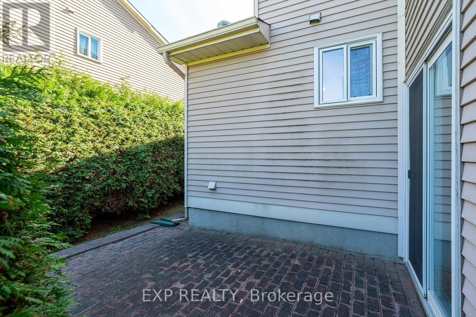 32 Maple View Crescent, Ottawa, Ontario  K2G 5J6 - Photo 44 - X12465357