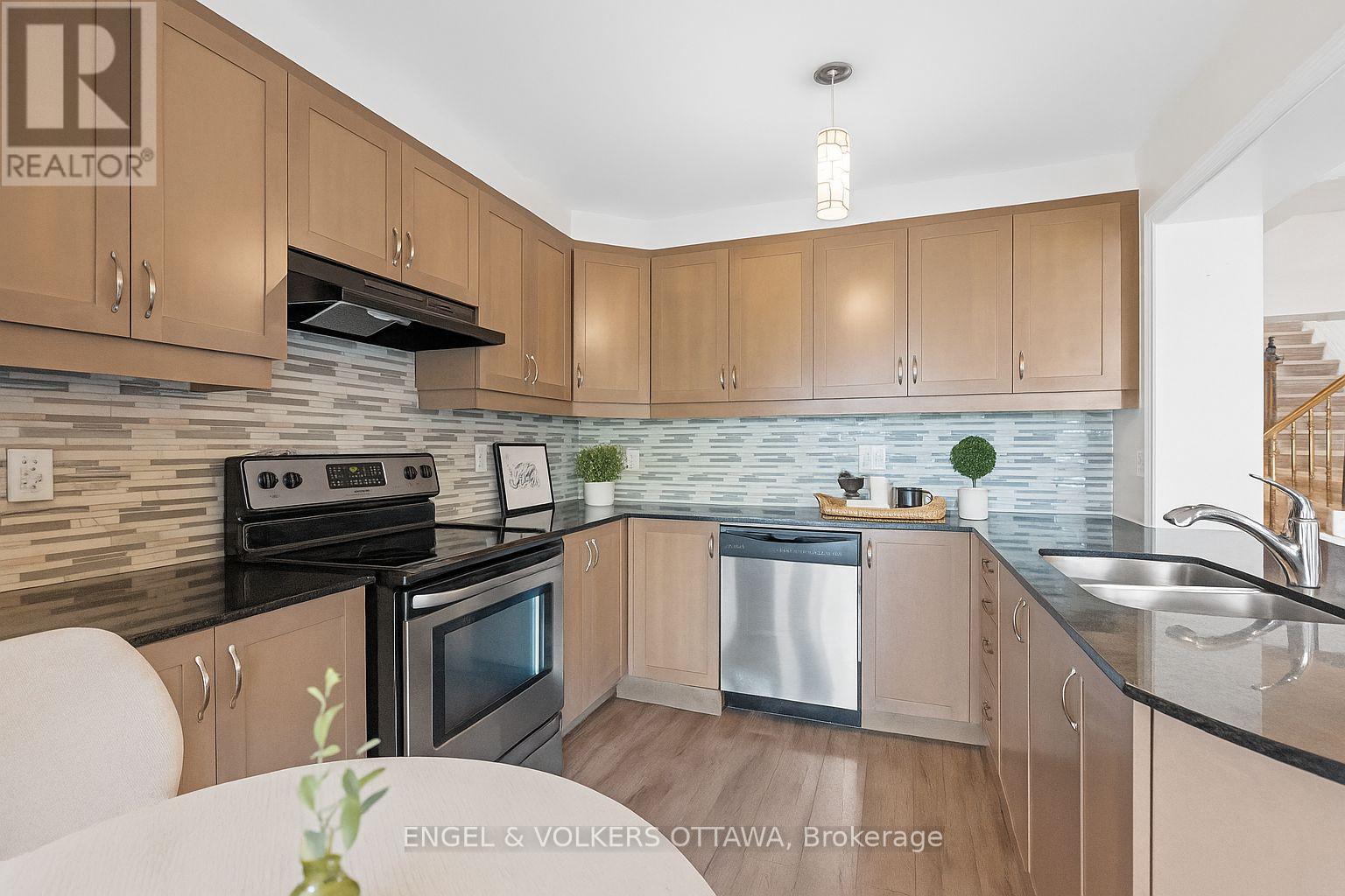 308 Song Sparrow Street, Ottawa, Ontario  K2J 5W5 - Photo 7 - X12465496