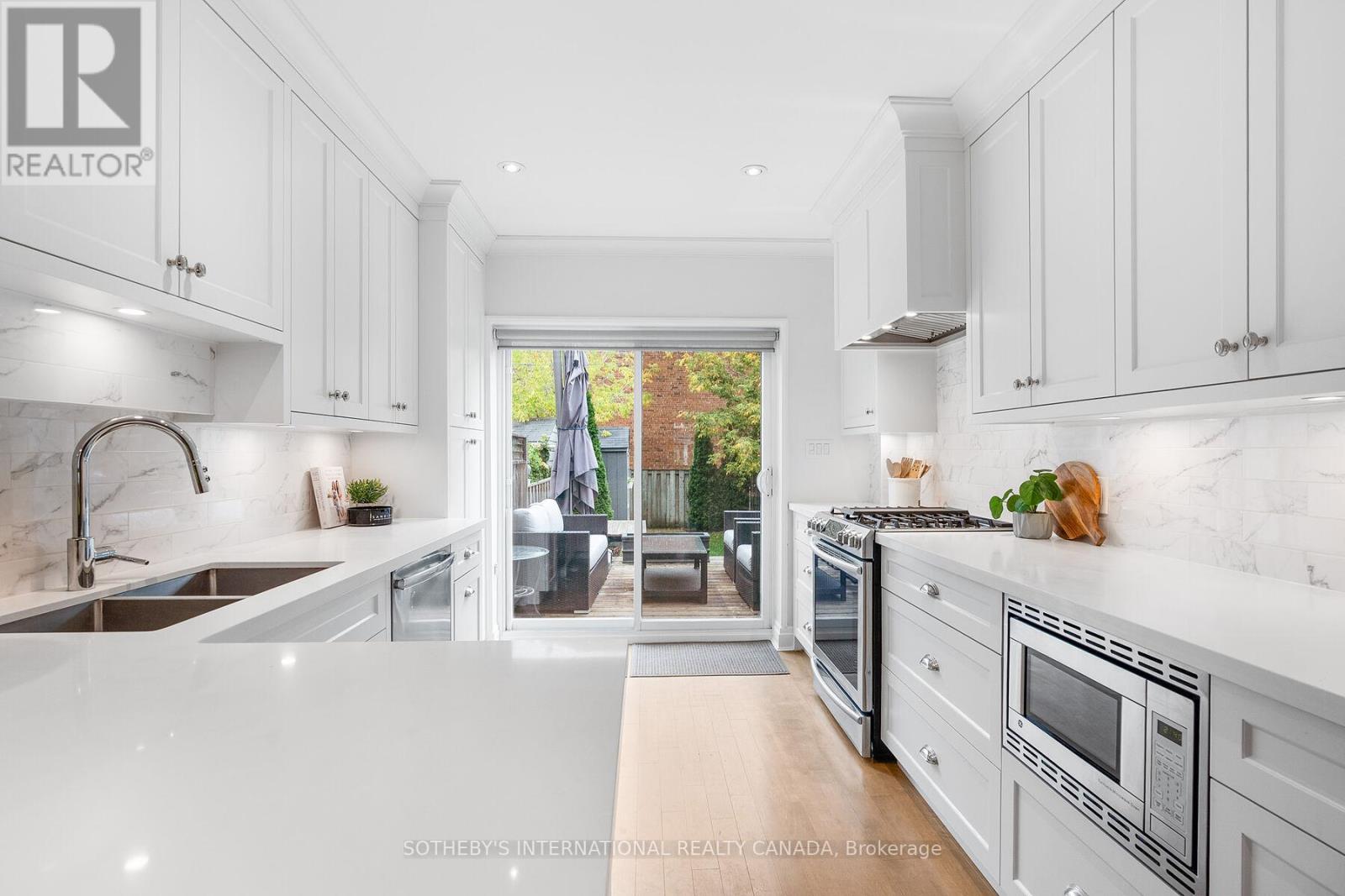 251 Bowood Avenue, Toronto, Ontario  M4N 1Y7 - Photo 16 - C12465296