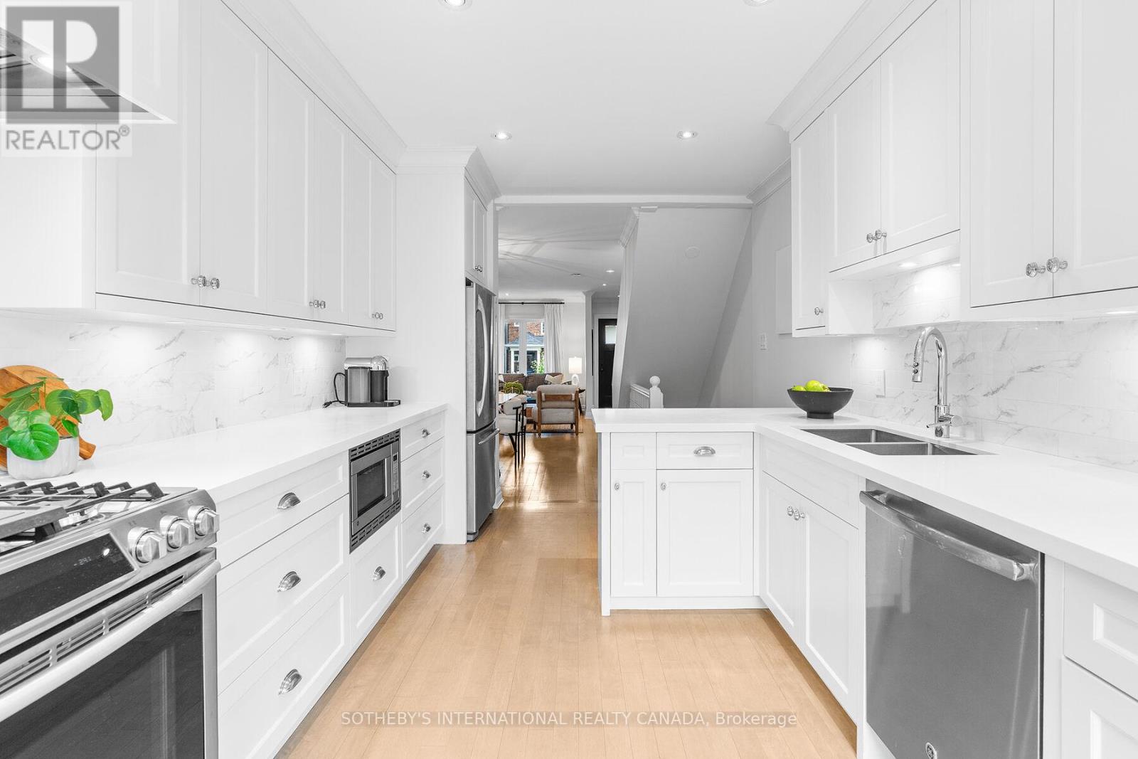 251 Bowood Avenue, Toronto, Ontario  M4N 1Y7 - Photo 17 - C12465296