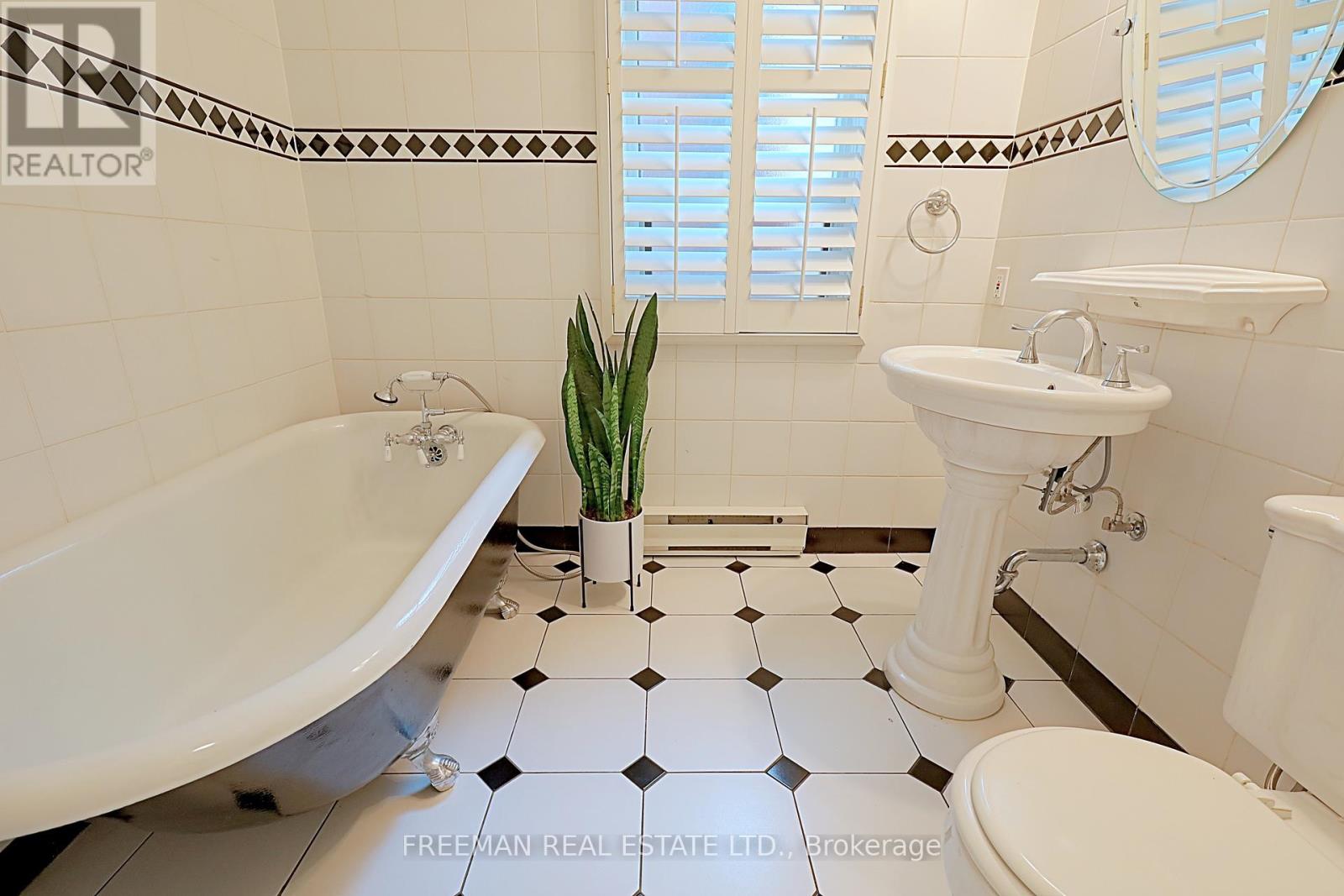 490 Montrose Avenue, Toronto, Ontario  M6G 3H1 - Photo 30 - C12465483