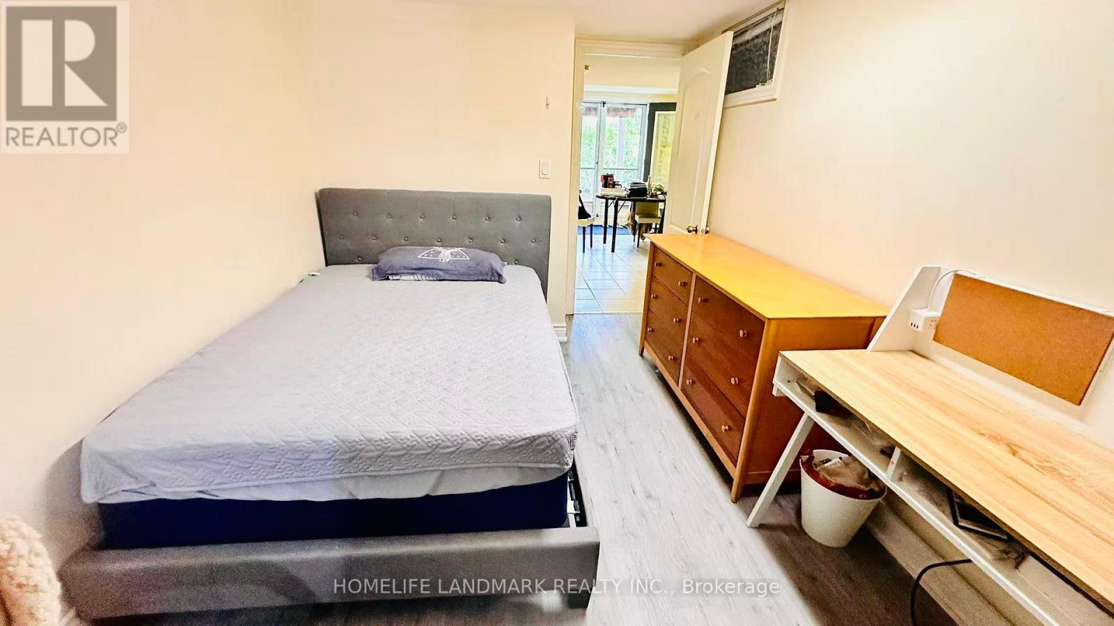 26 Ashglen Court, Toronto, Ontario  M1T 3X3 - Photo 6 - E12465303