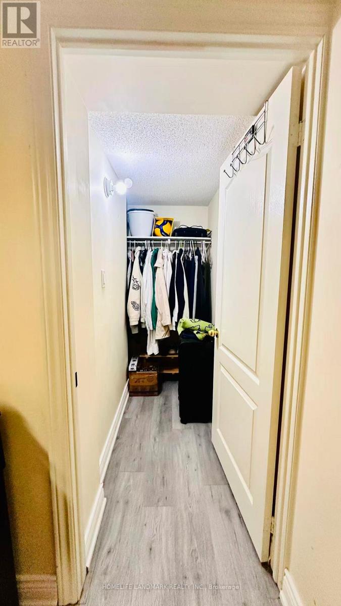 26 Ashglen Court, Toronto, Ontario  M1T 3X3 - Photo 7 - E12465303