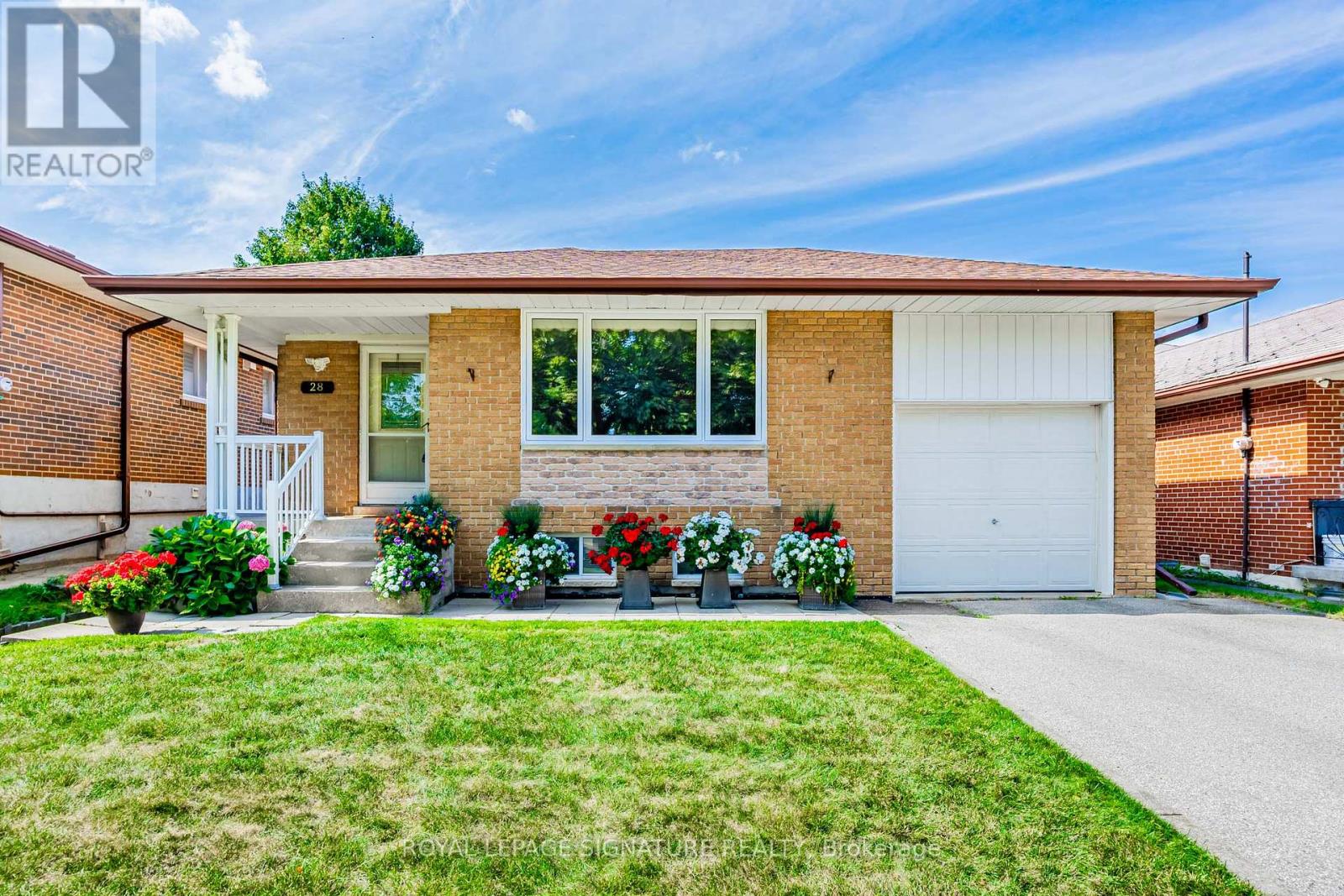 28 SEDGEMOUNT DRIVE, Toronto, Ontario
