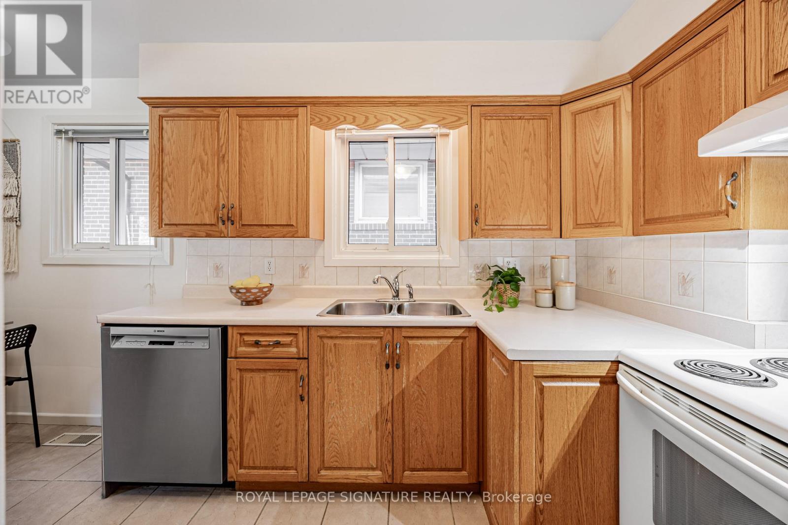 28 Sedgemount Drive, Toronto, Ontario  M1H 1X3 - Photo 13 - E12465369