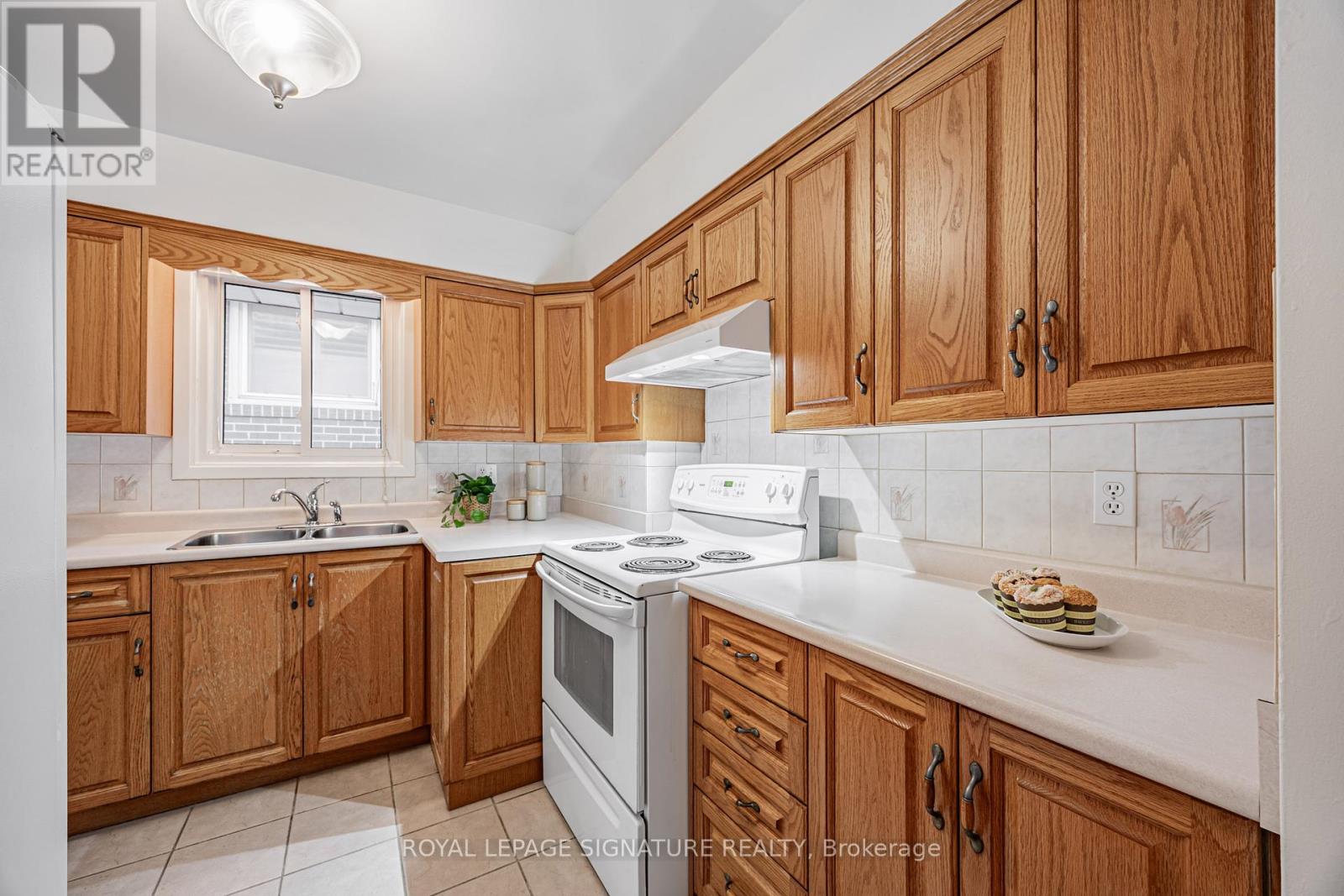 28 Sedgemount Drive, Toronto, Ontario  M1H 1X3 - Photo 14 - E12465369