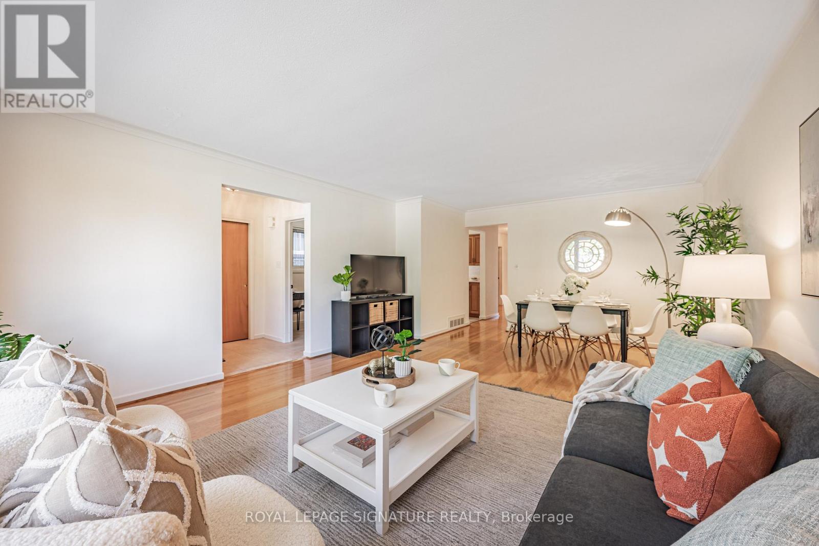 28 Sedgemount Drive, Toronto, Ontario  M1H 1X3 - Photo 6 - E12465369