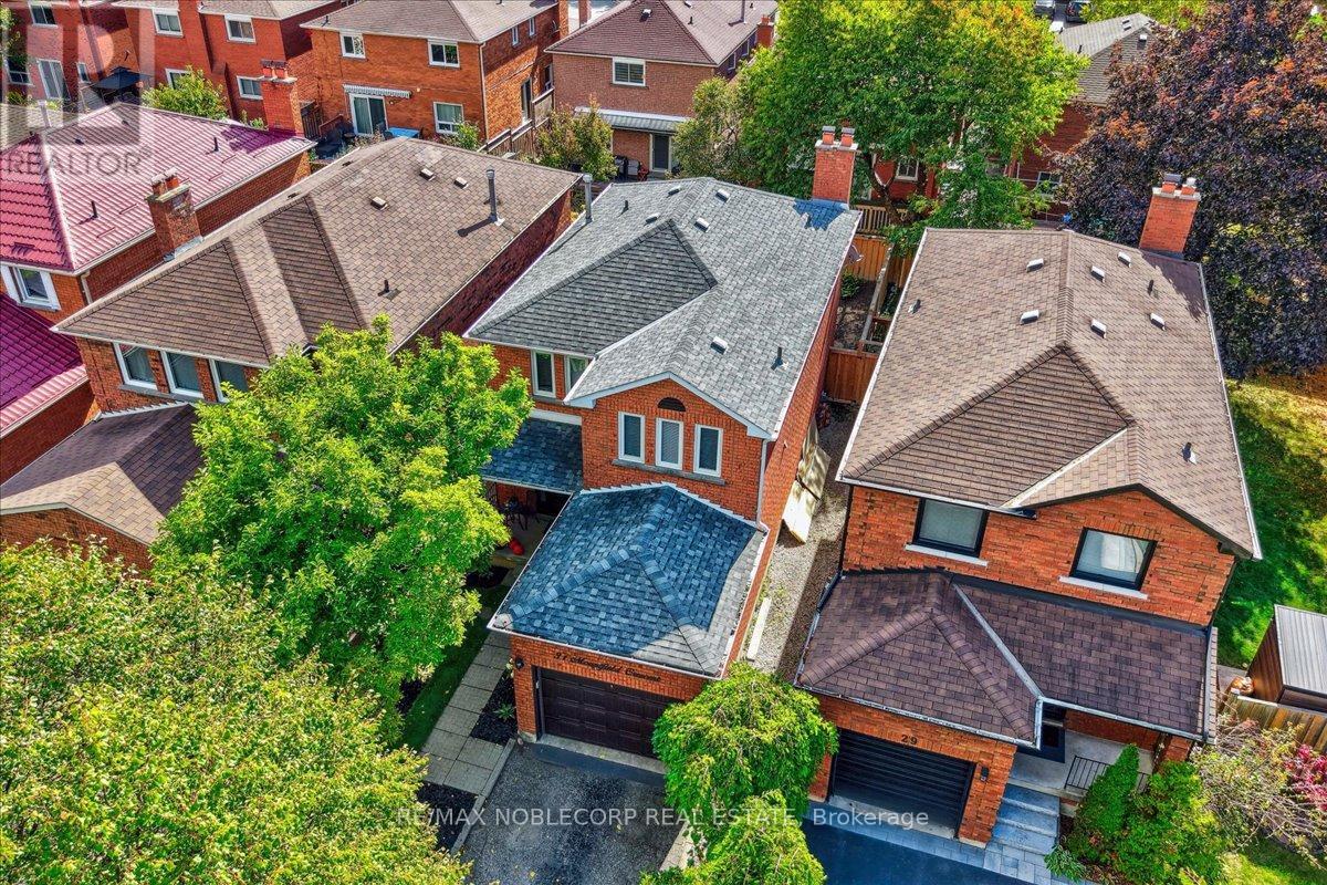 31 Mountfield Crescent, Vaughan (Brownridge), Ontario  L4J 7E9 - Photo 4 - N12465274