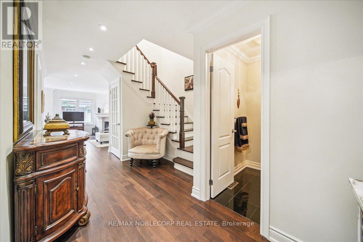 31 Mountfield Crescent, Vaughan, Ontario  L4J 7E9 - Photo 7 - N12465274