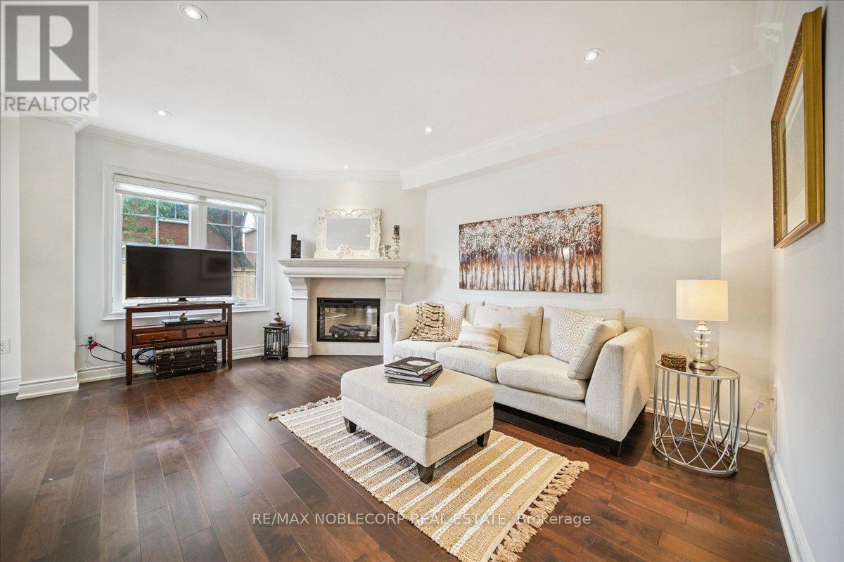 31 Mountfield Crescent, Vaughan (Brownridge), Ontario  L4J 7E9 - Photo 8 - N12465274