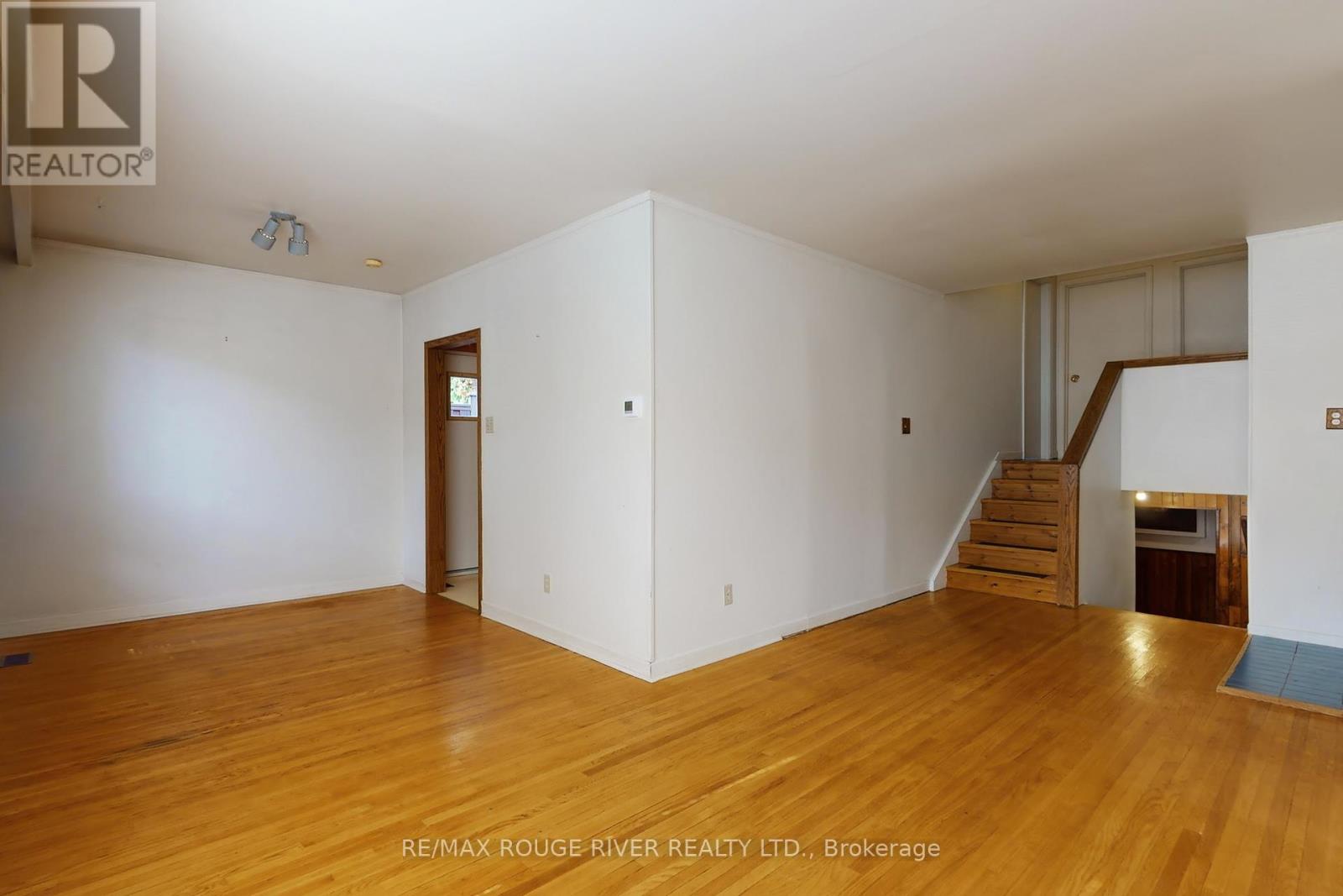 68 Aurora Heights Drive, Aurora (Aurora Heights), Ontario  L4G 2W8 - Photo 13 - N12465289