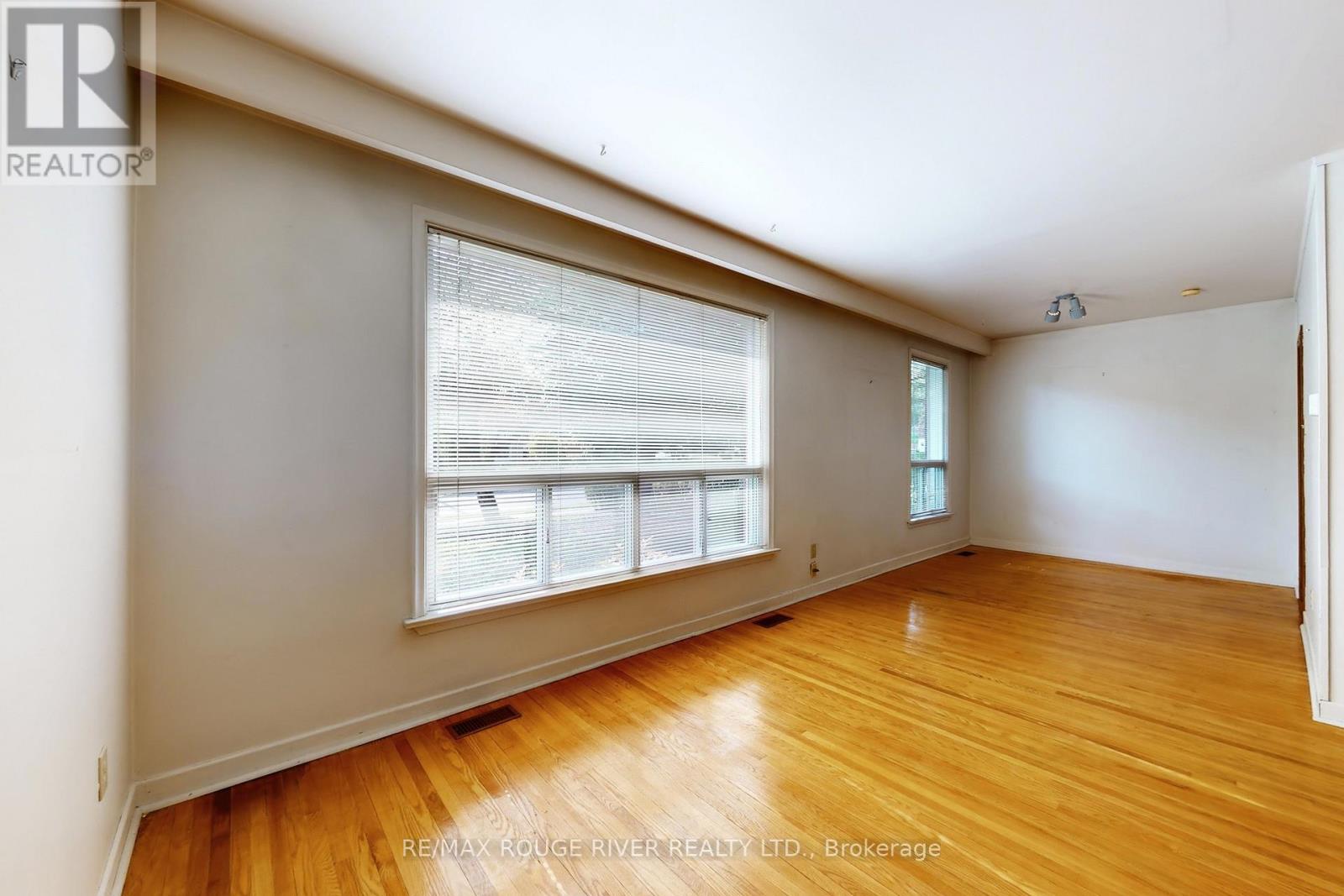 68 Aurora Heights Drive, Aurora (Aurora Heights), Ontario  L4G 2W8 - Photo 14 - N12465289