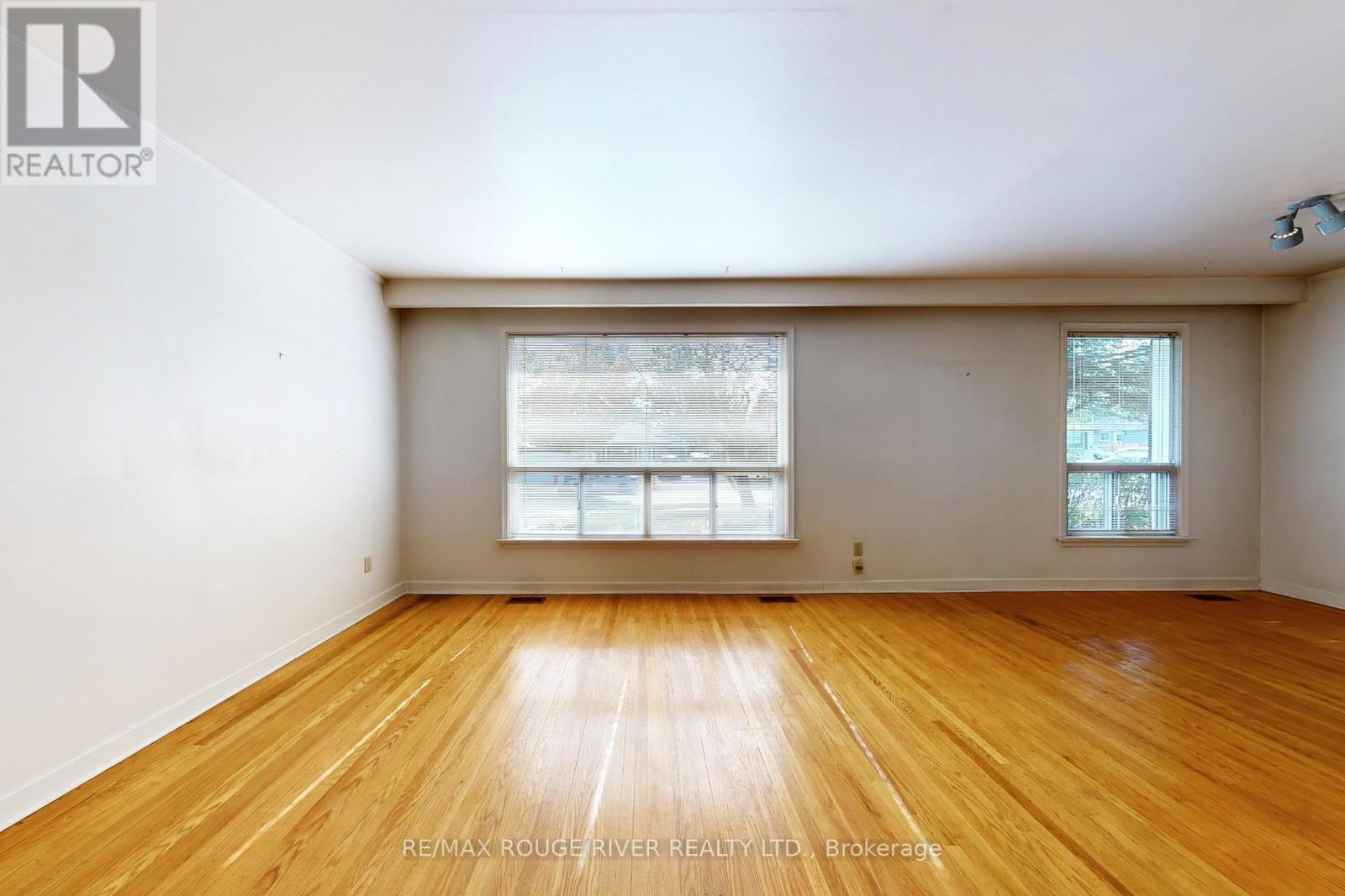 68 Aurora Heights Drive, Aurora (Aurora Heights), Ontario  L4G 2W8 - Photo 15 - N12465289