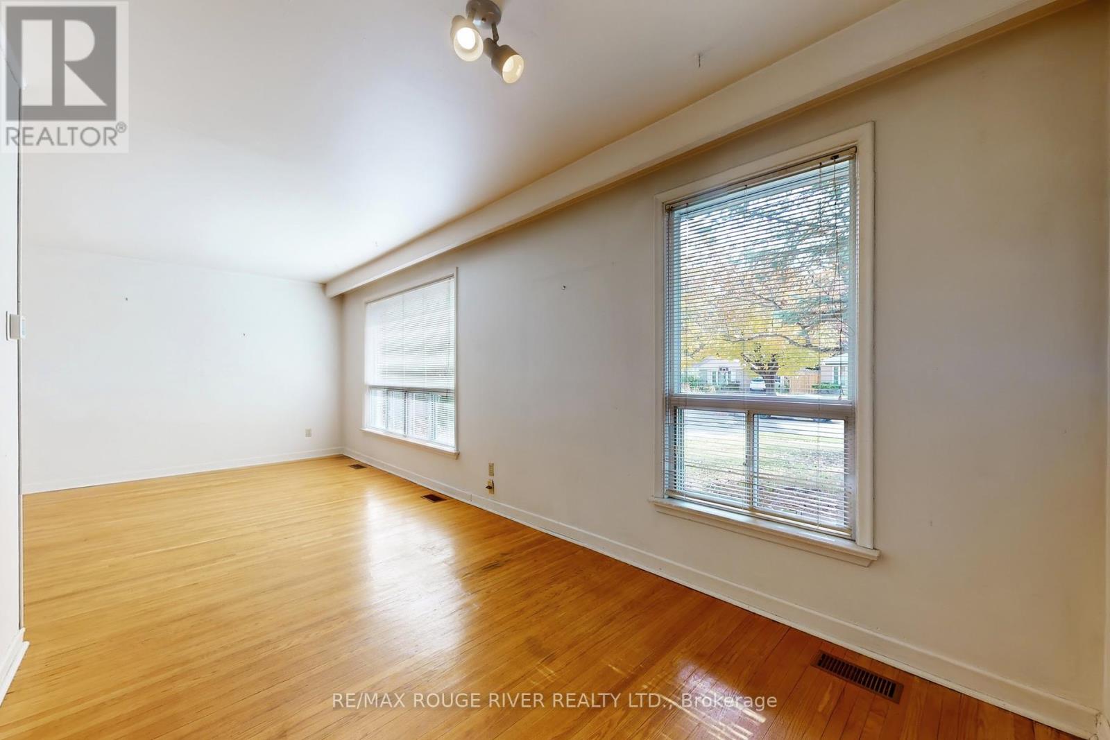 68 Aurora Heights Drive, Aurora (Aurora Heights), Ontario  L4G 2W8 - Photo 16 - N12465289