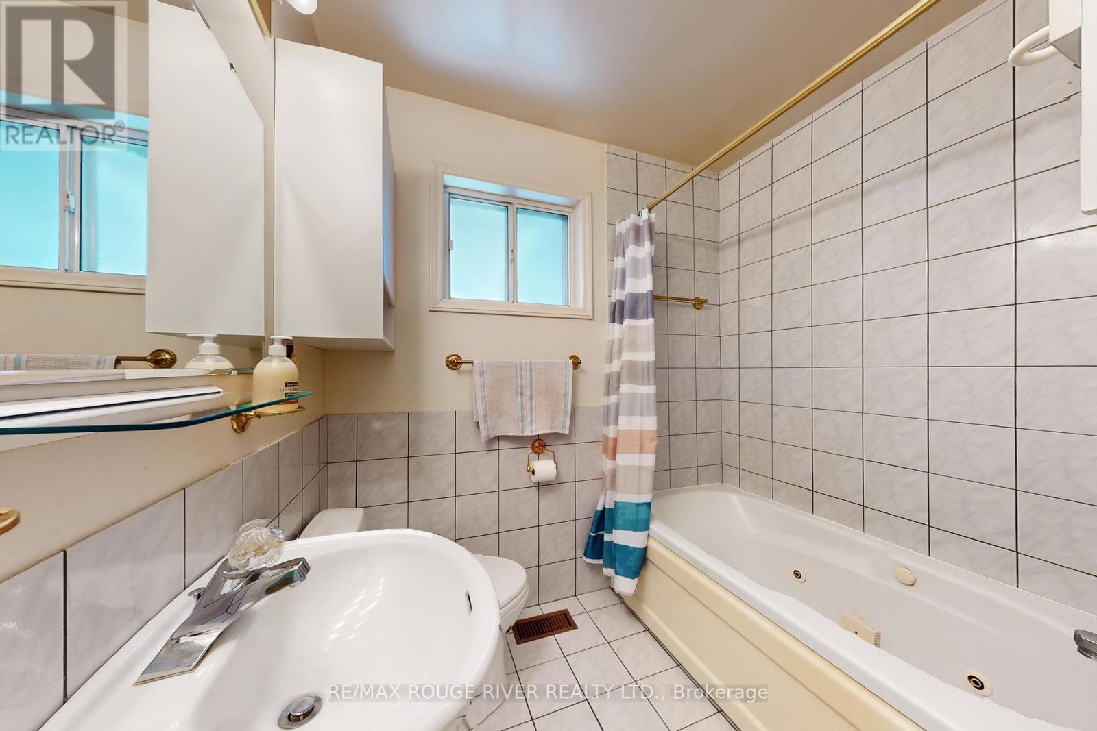 68 Aurora Heights Drive, Aurora (Aurora Heights), Ontario  L4G 2W8 - Photo 34 - N12465289