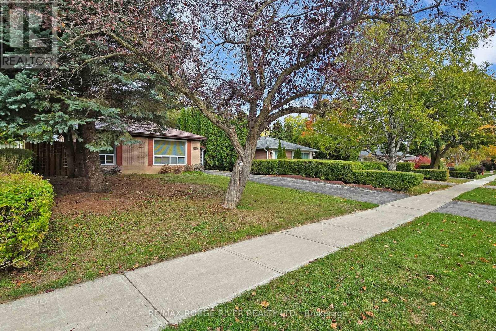 68 Aurora Heights Drive, Aurora (Aurora Heights), Ontario  L4G 2W8 - Photo 4 - N12465289