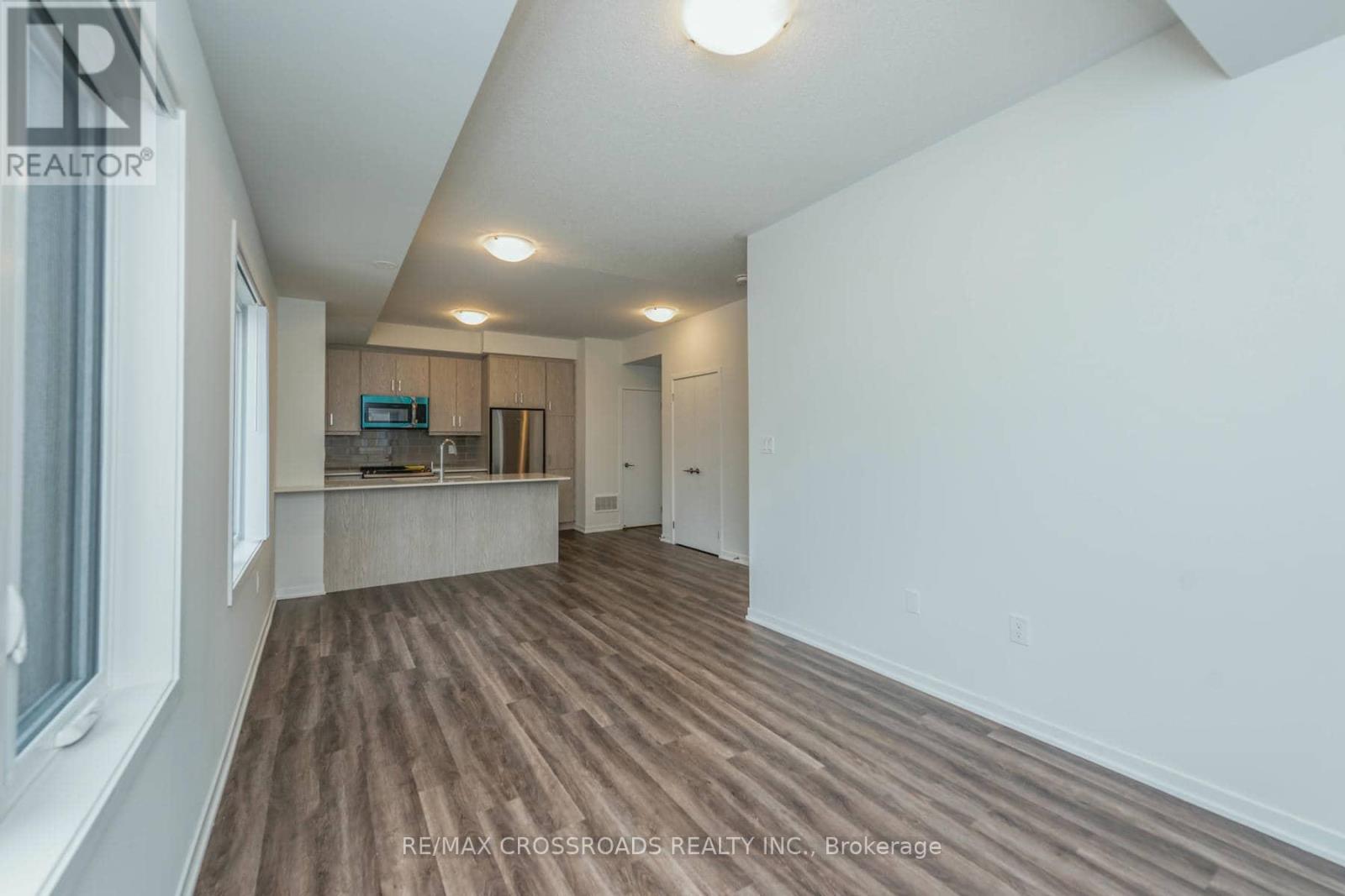 292 - 140 Honeycrisp Crescent, Vaughan, Ontario  L4K 0N7 - Photo 11 - N12465310