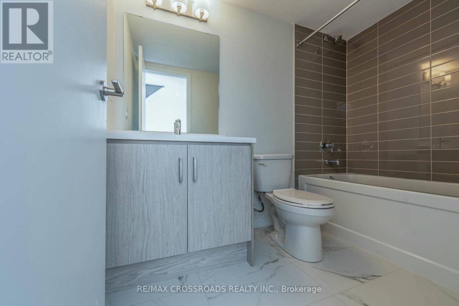 292 - 140 Honeycrisp Crescent, Vaughan, Ontario  L4K 0N7 - Photo 19 - N12465310