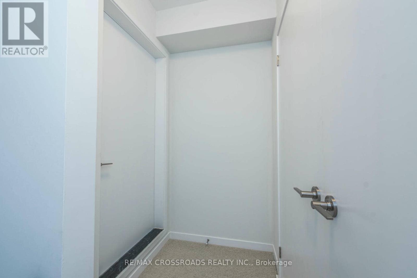 292 - 140 Honeycrisp Crescent, Vaughan, Ontario  L4K 0N7 - Photo 3 - N12465310