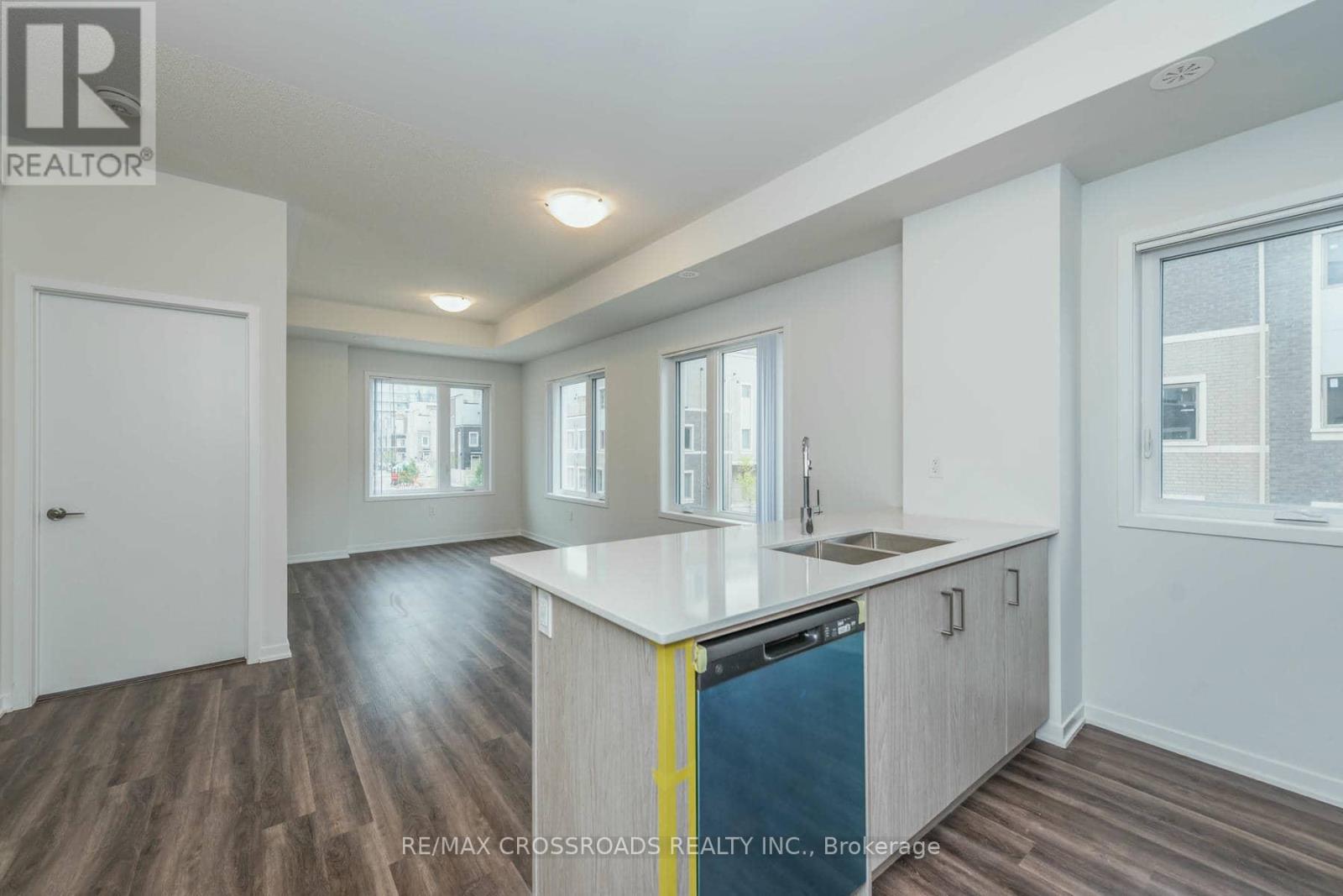 292 - 140 Honeycrisp Crescent, Vaughan, Ontario  L4K 0N7 - Photo 6 - N12465310
