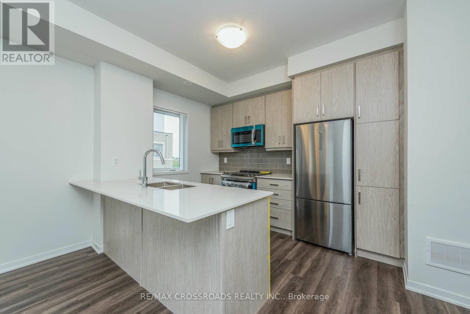 292 - 140 Honeycrisp Crescent, Vaughan, Ontario  L4K 0N7 - Photo 7 - N12465310