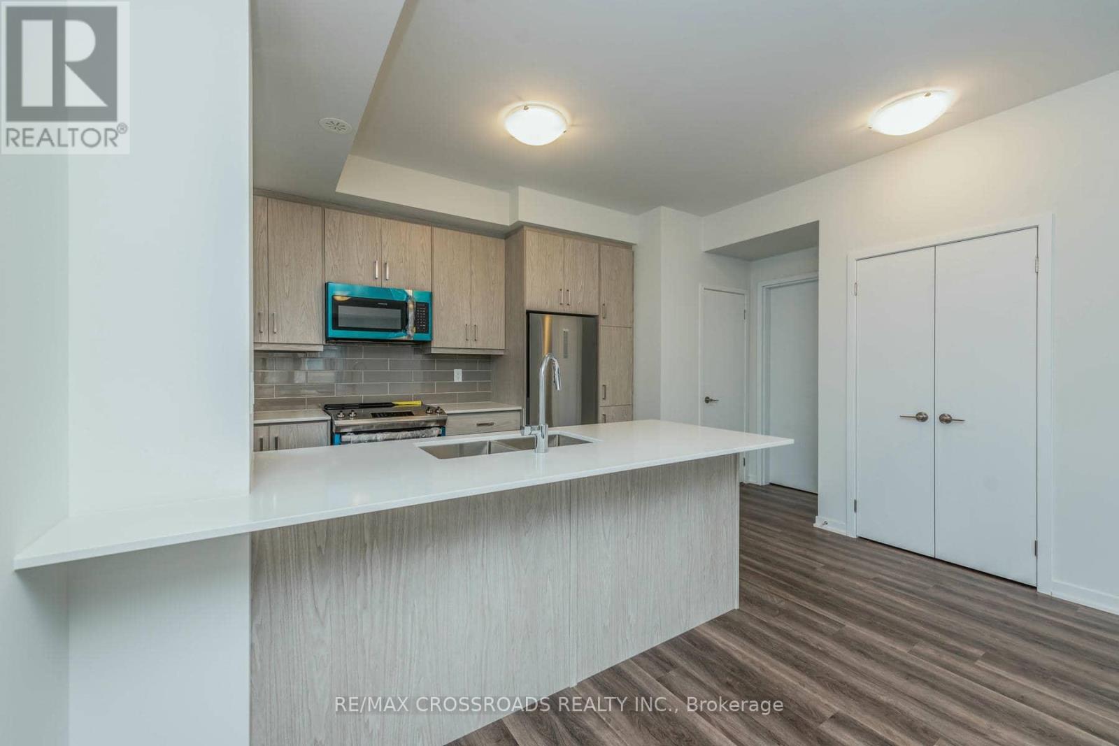 292 - 140 Honeycrisp Crescent, Vaughan, Ontario  L4K 0N7 - Photo 8 - N12465310