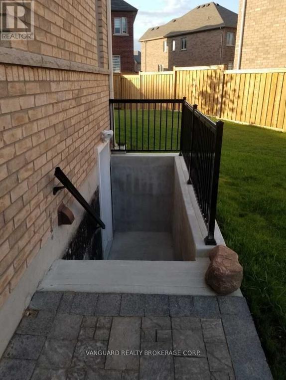 BASEMENT - 332 LUCK COURT, Newmarket, Ontario
