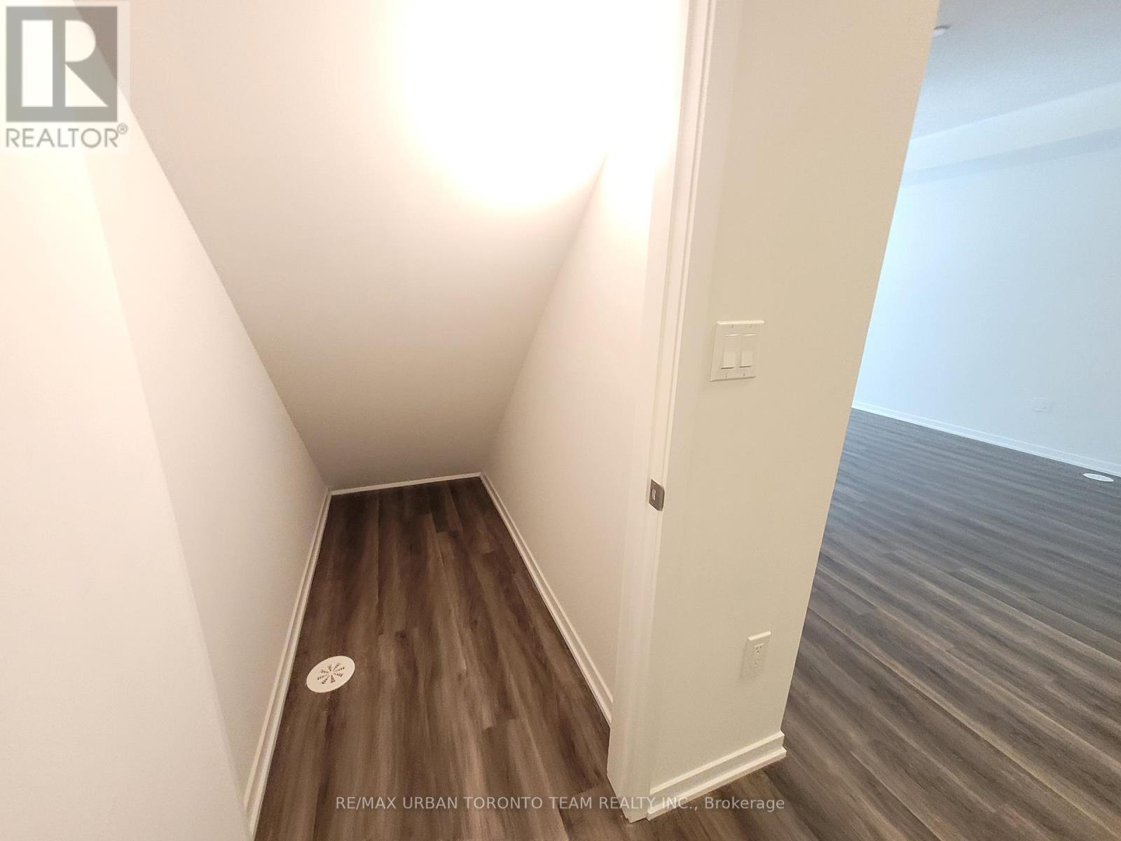 Th 165 - 151 Honeycrisp Crescent, Vaughan, Ontario  L4K 0N7 - Photo 8 - N12465336