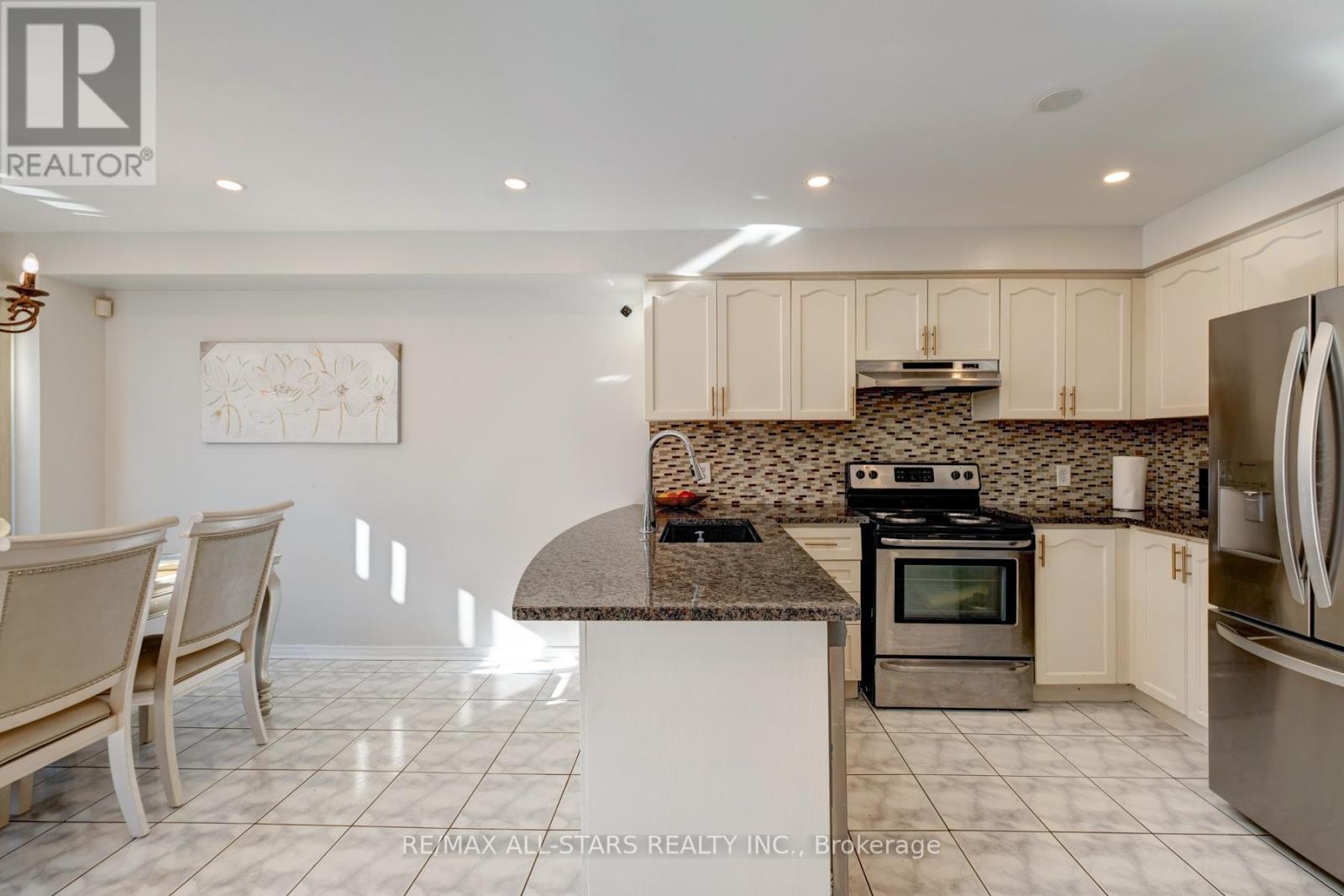211 Sophia Road, Markham, Ontario  L3S 4C5 - Photo 10 - N12465364