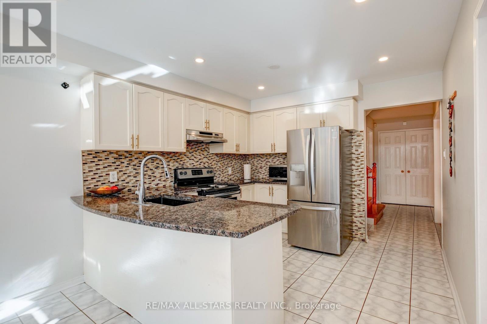 211 Sophia Road, Markham, Ontario  L3S 4C5 - Photo 11 - N12465364