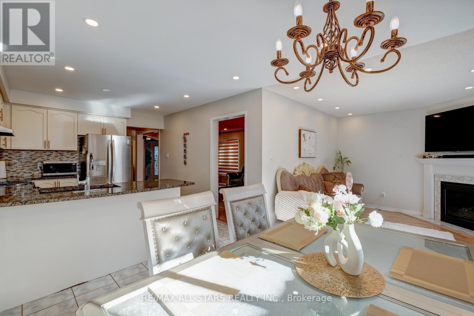 211 Sophia Road, Markham, Ontario  L3S 4C5 - Photo 13 - N12465364